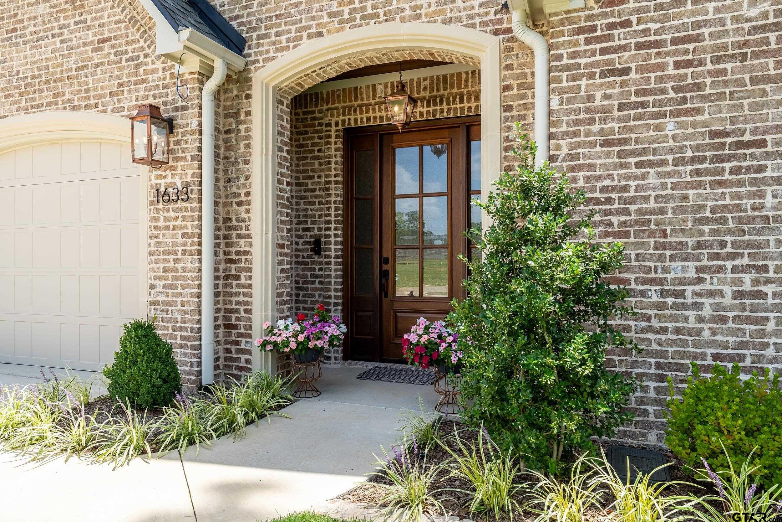 1633 Legacy Ct