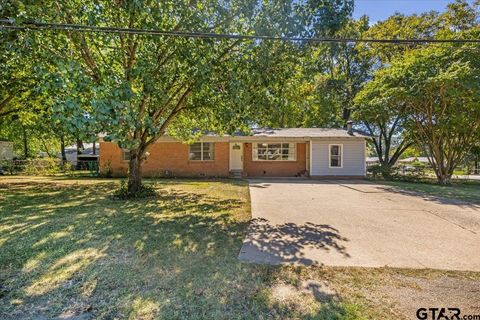 672 Diane St. Tyler TX 75708