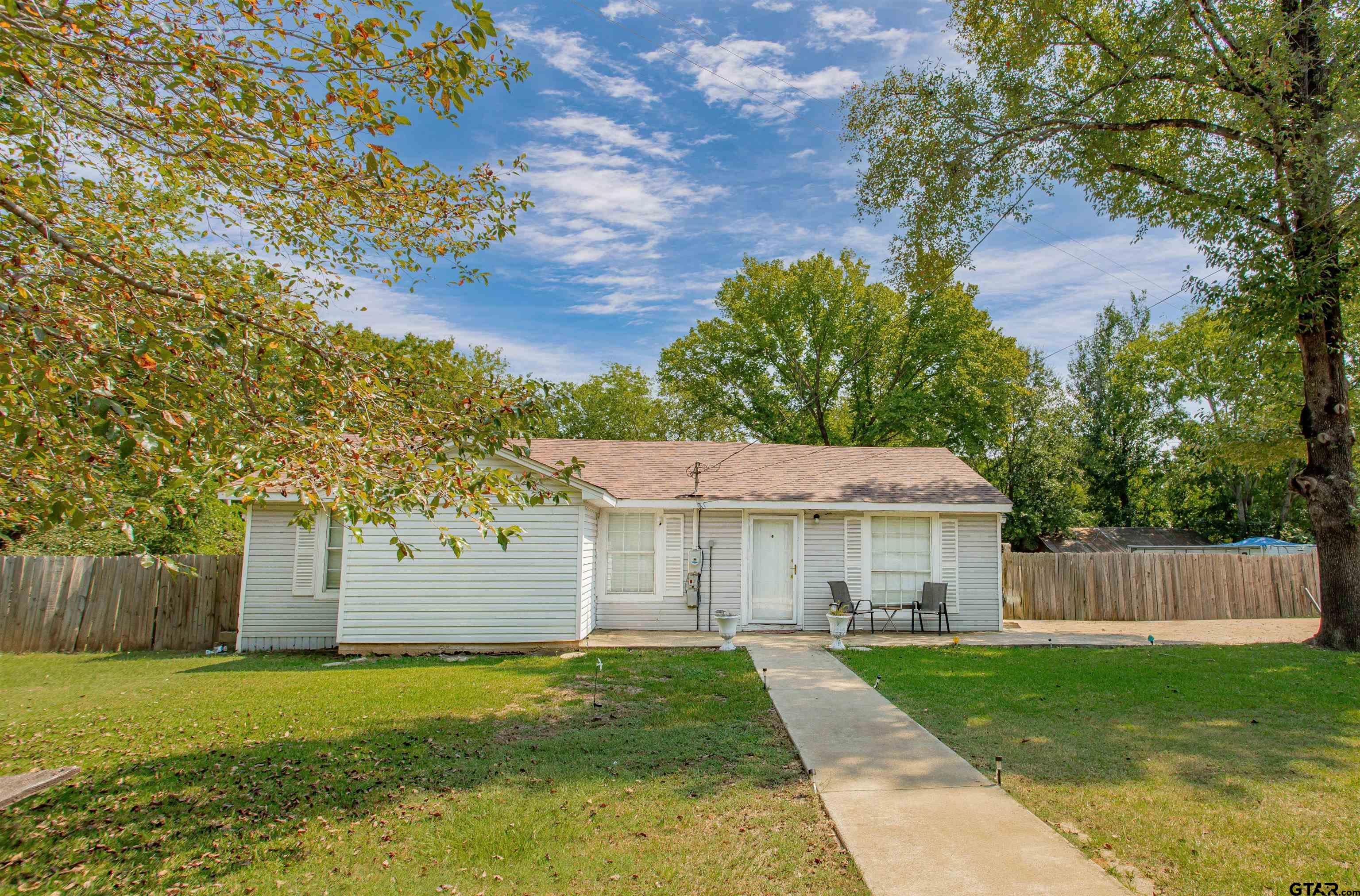 1706 & 1708 S Lake Harris Rd