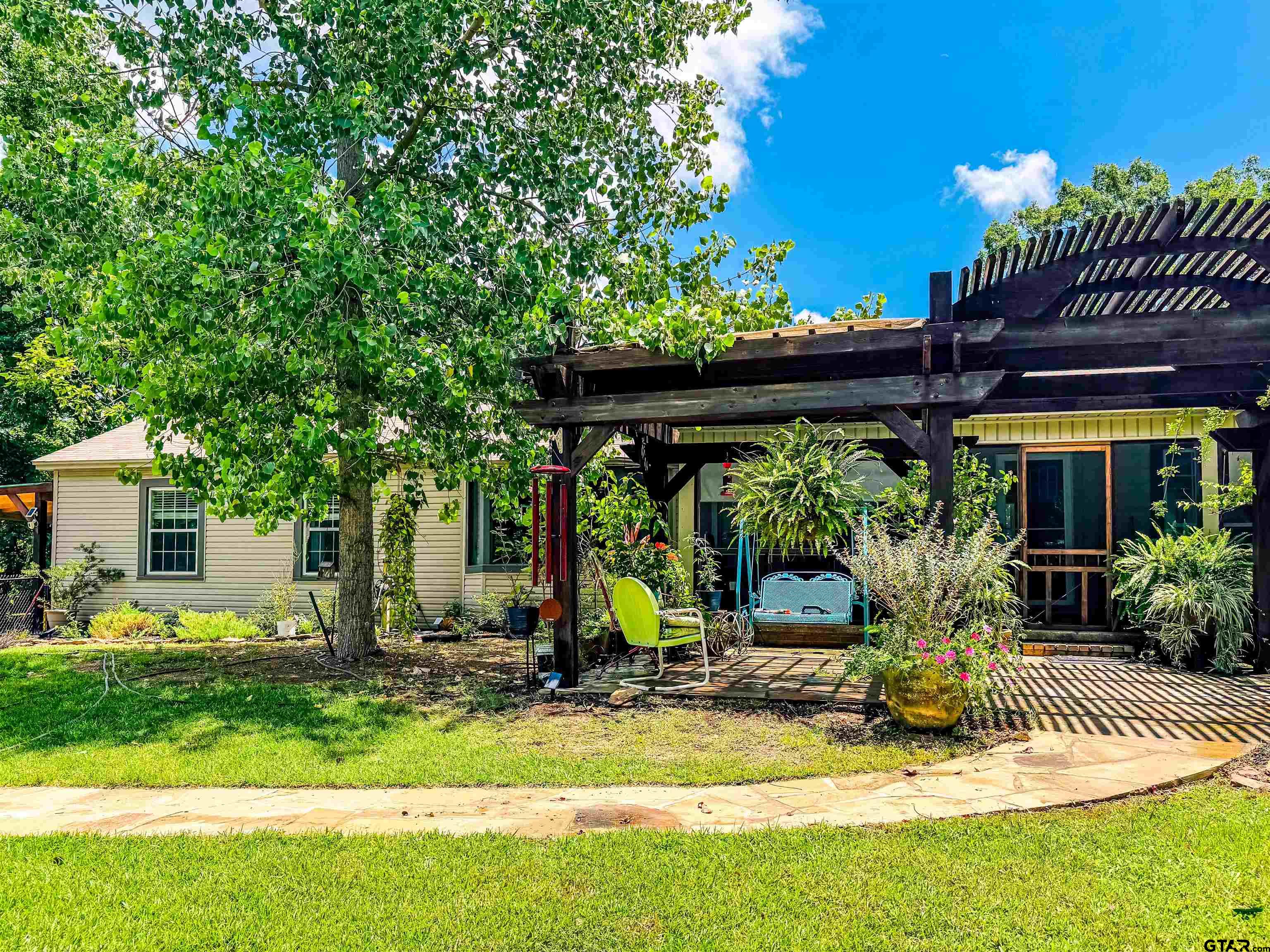 438 Sunshine Dr
