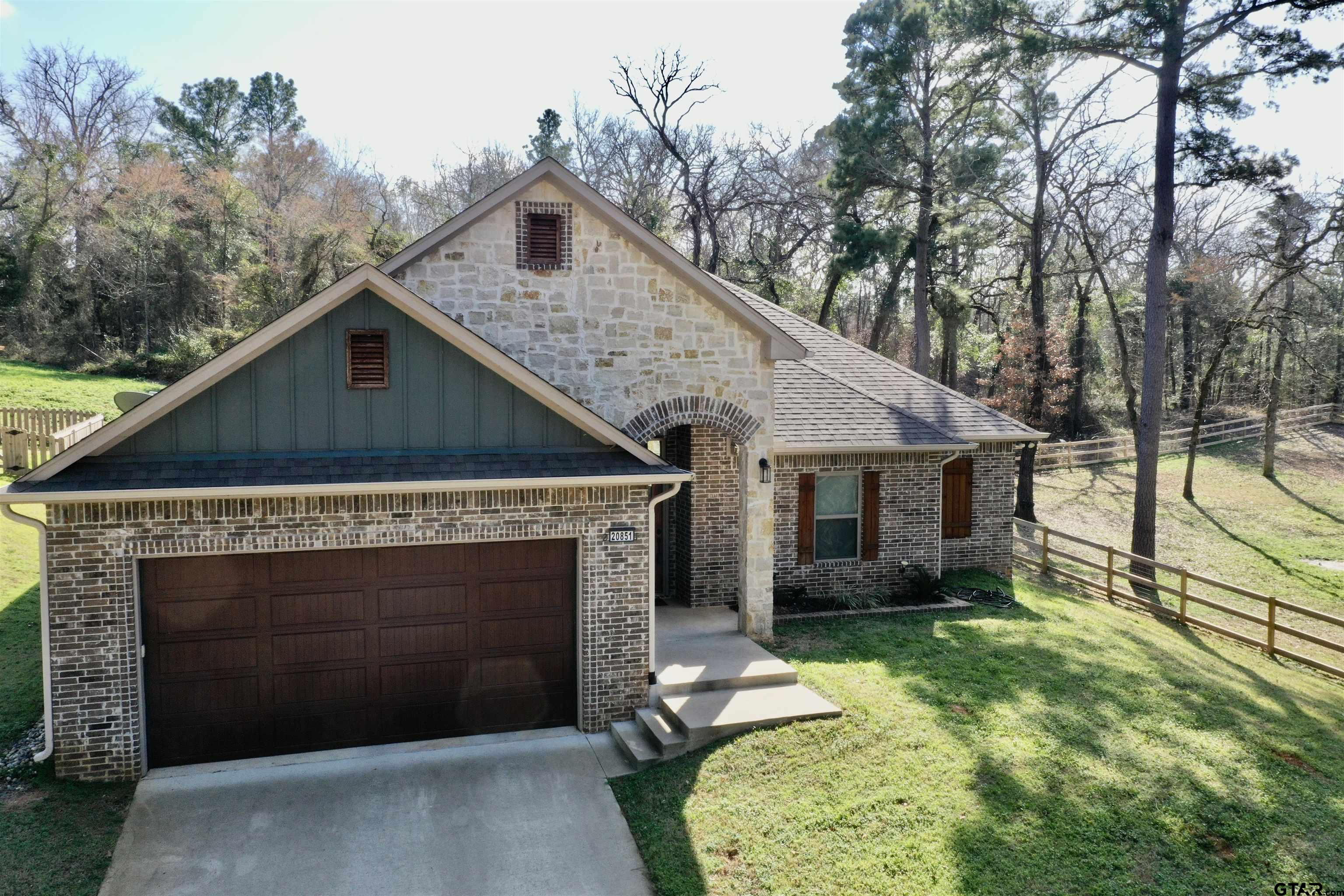 20851 Lakeview Dr.