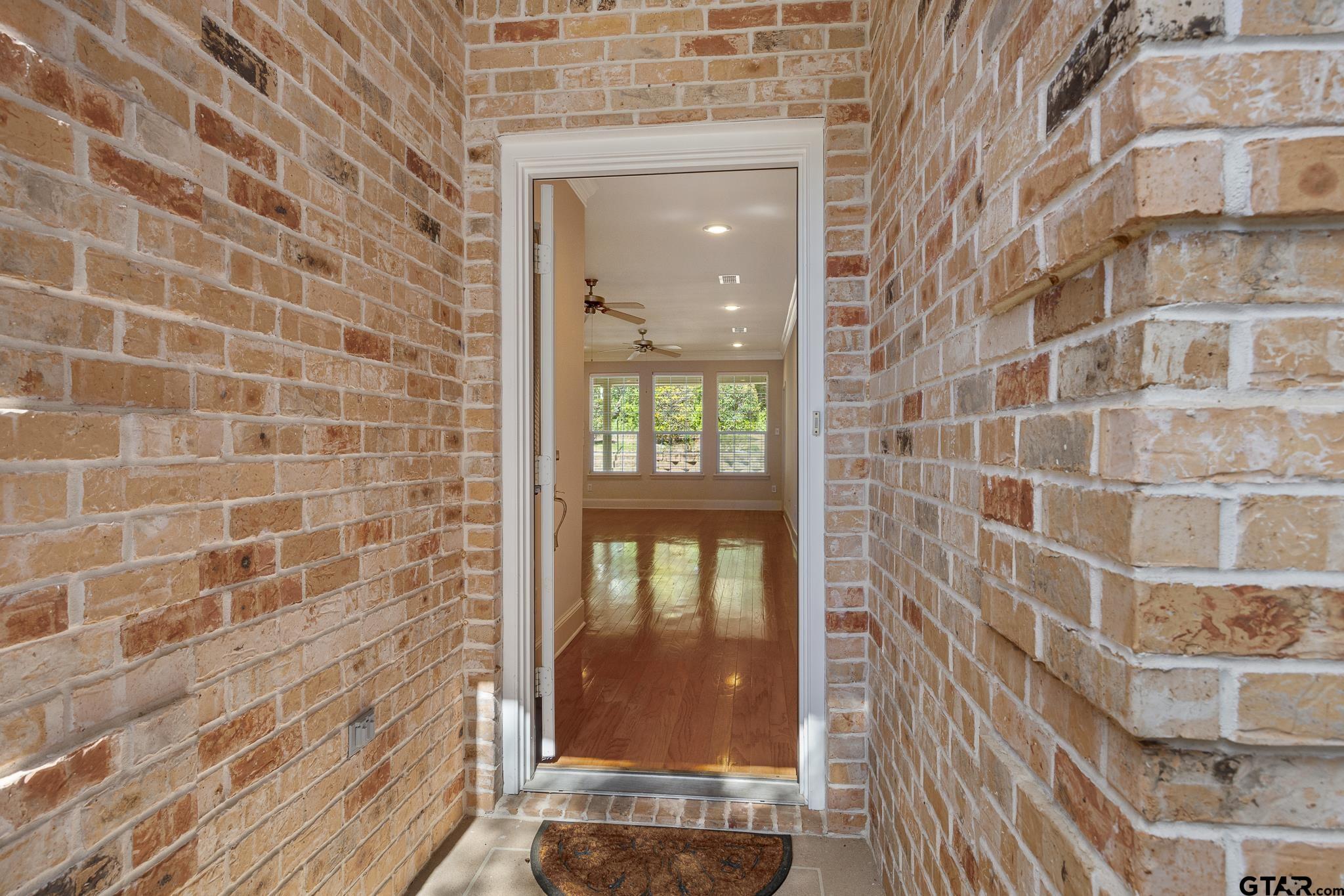 5817 Cross Creek Cir
