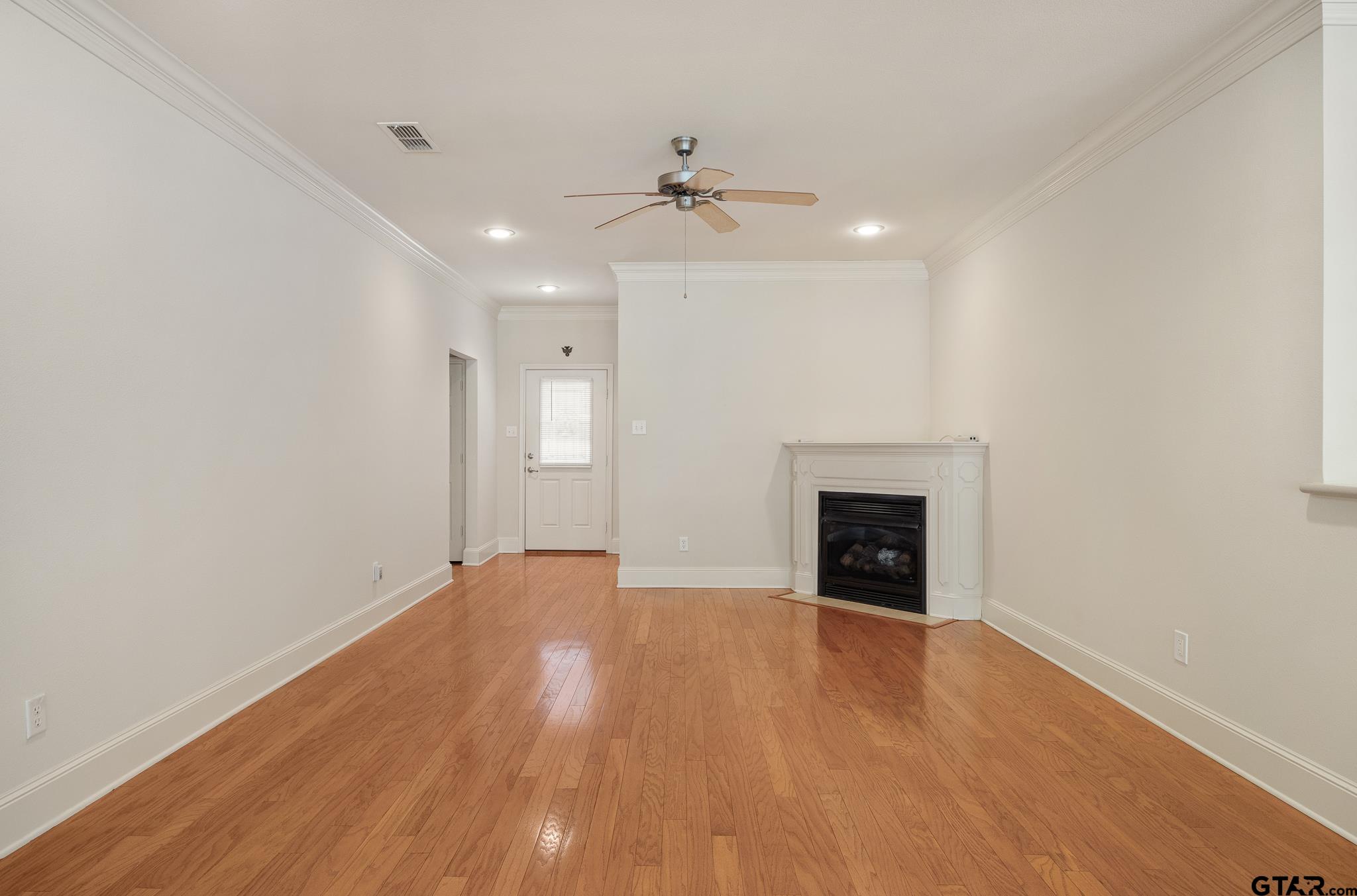 5817 Cross Creek Cir
