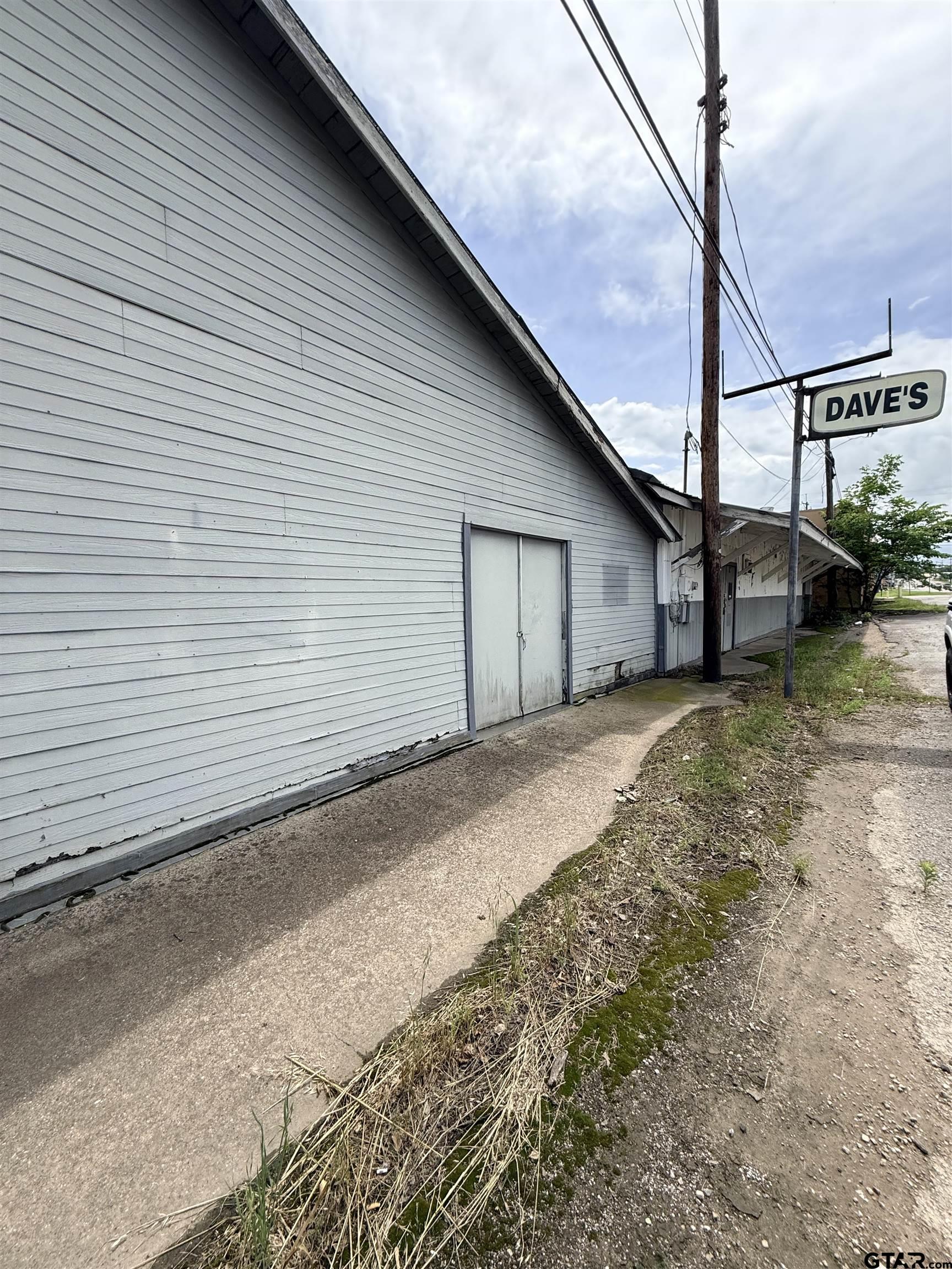 Photo 1 of 3 — 320 E Garland St, Grand Saline, TX 75140