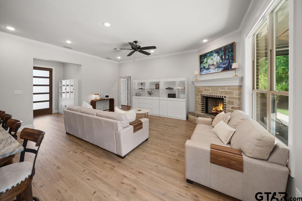 11035 Oak Springs Cv.