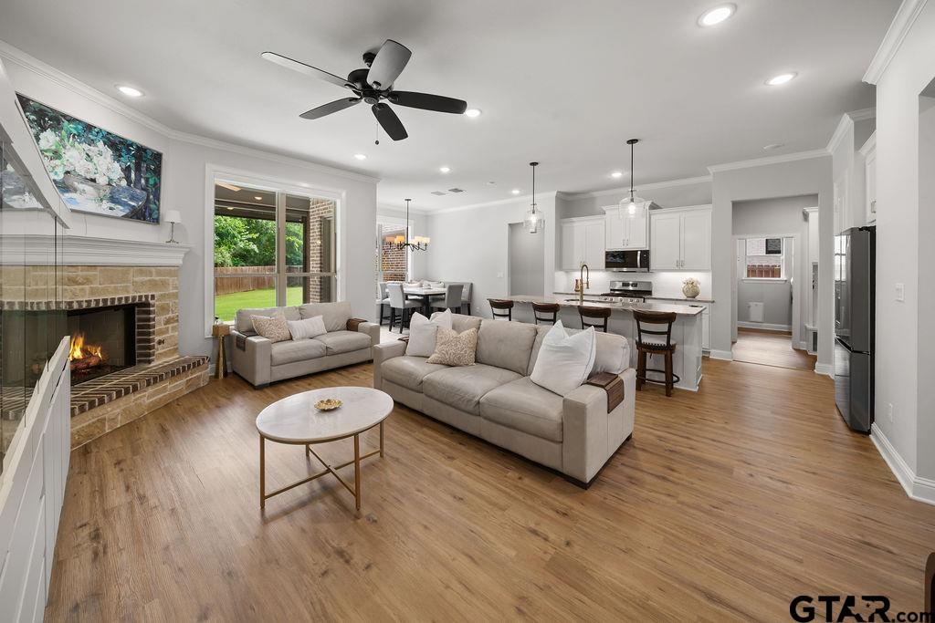 11035 Oak Springs Cv.