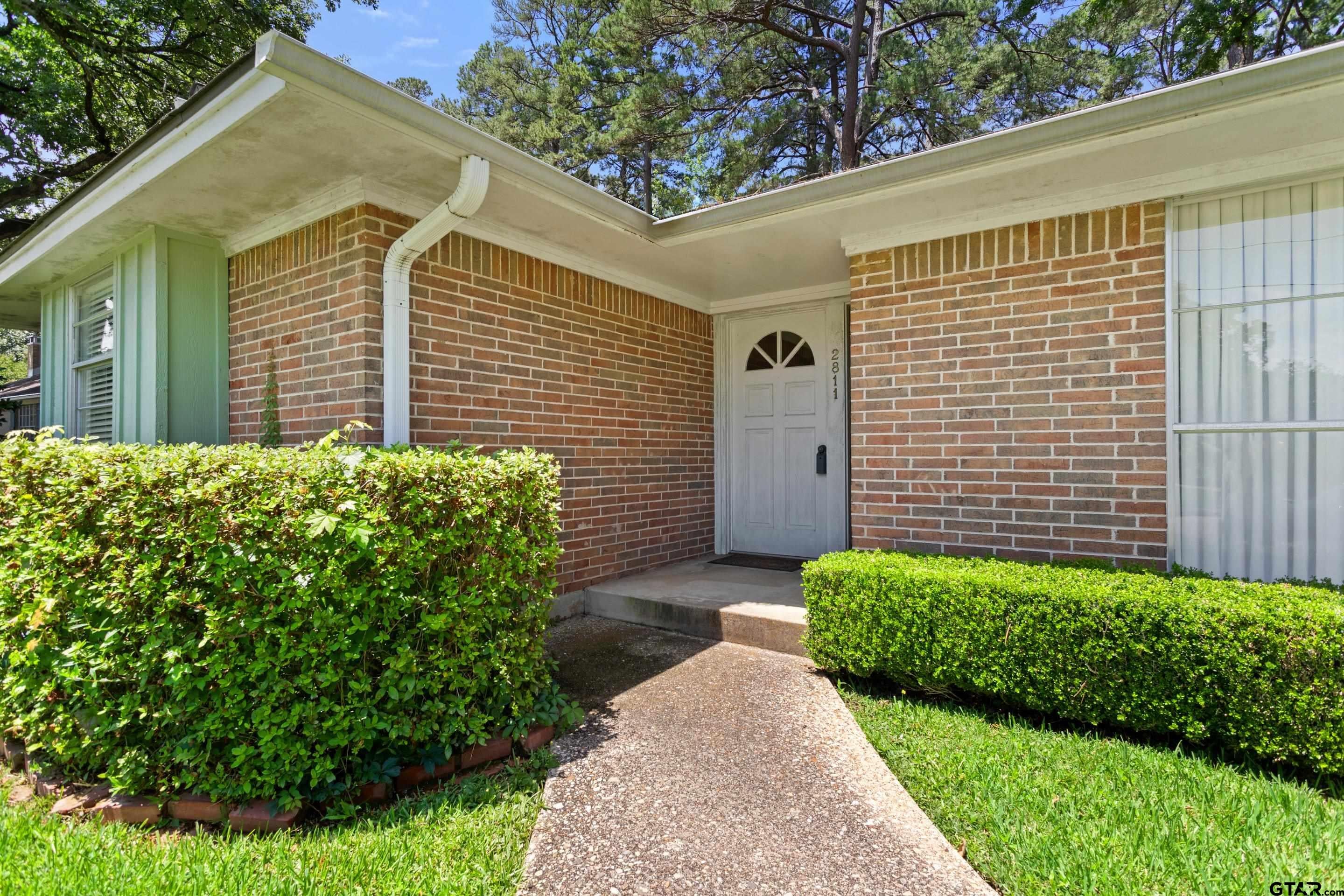 2811 Yorktown Dr.