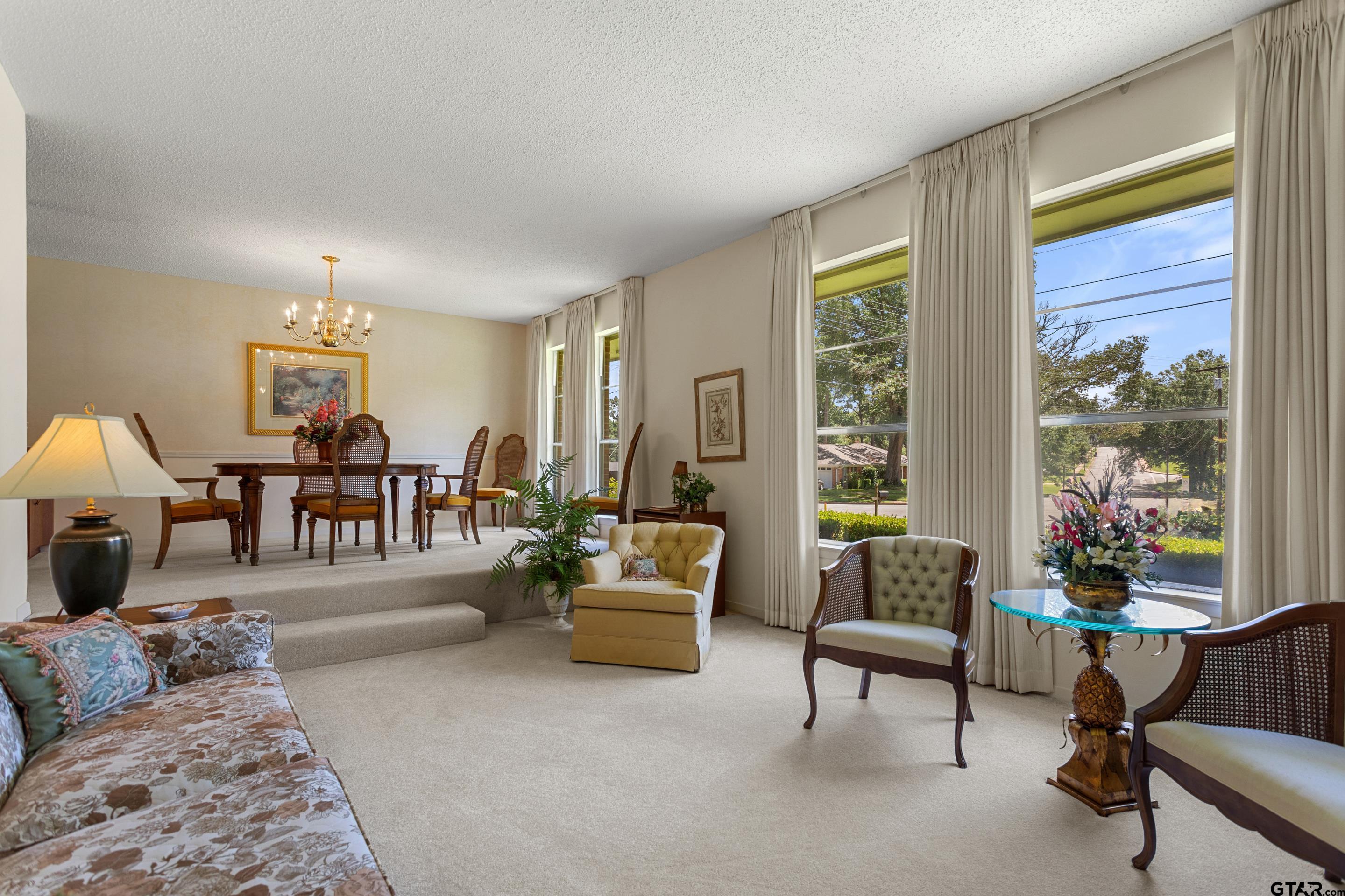 2811 Yorktown Dr.