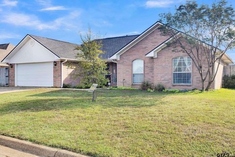 A home in Lindale