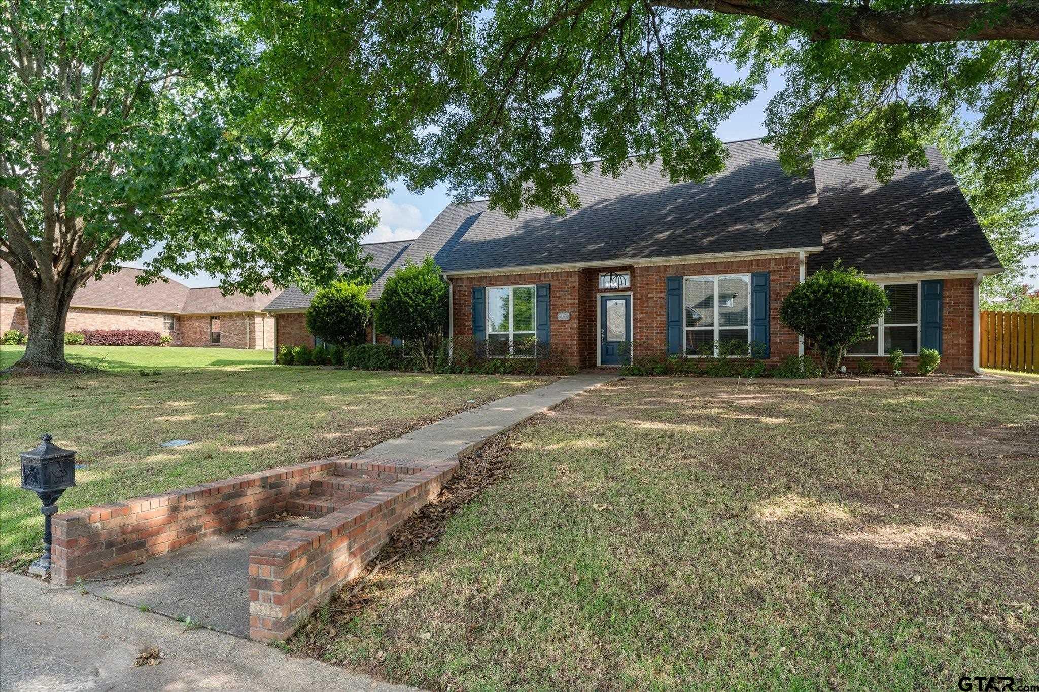 216 TURNBERRY CIRCLE
