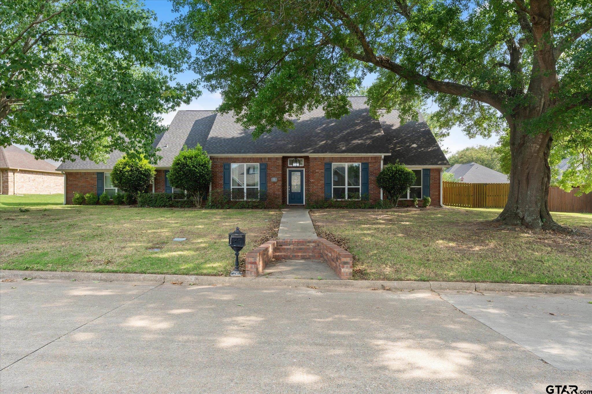 216 TURNBERRY CIRCLE