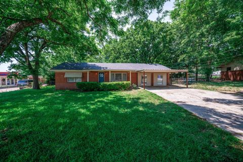 A home in Gladewater