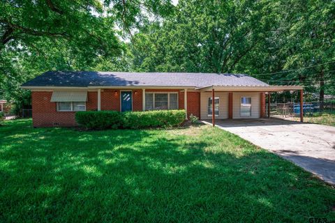 A home in Gladewater