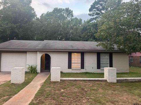 2812 cecil ave Tyler TX 75702