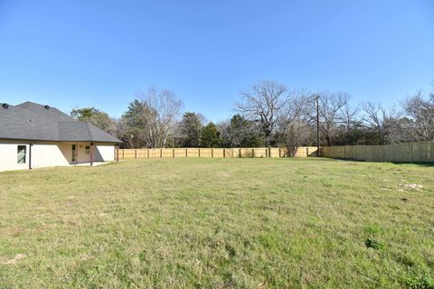 A home in Lindale