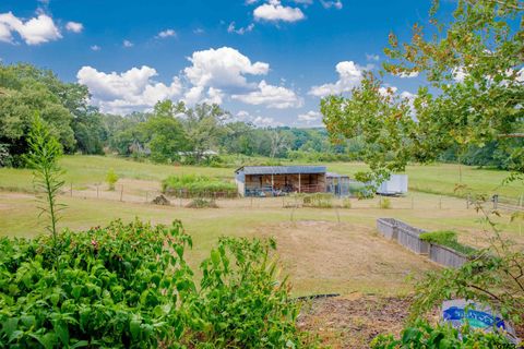 A home in Lindale