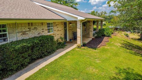 A home in Lindale