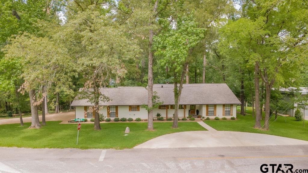 1445 Lakeshore