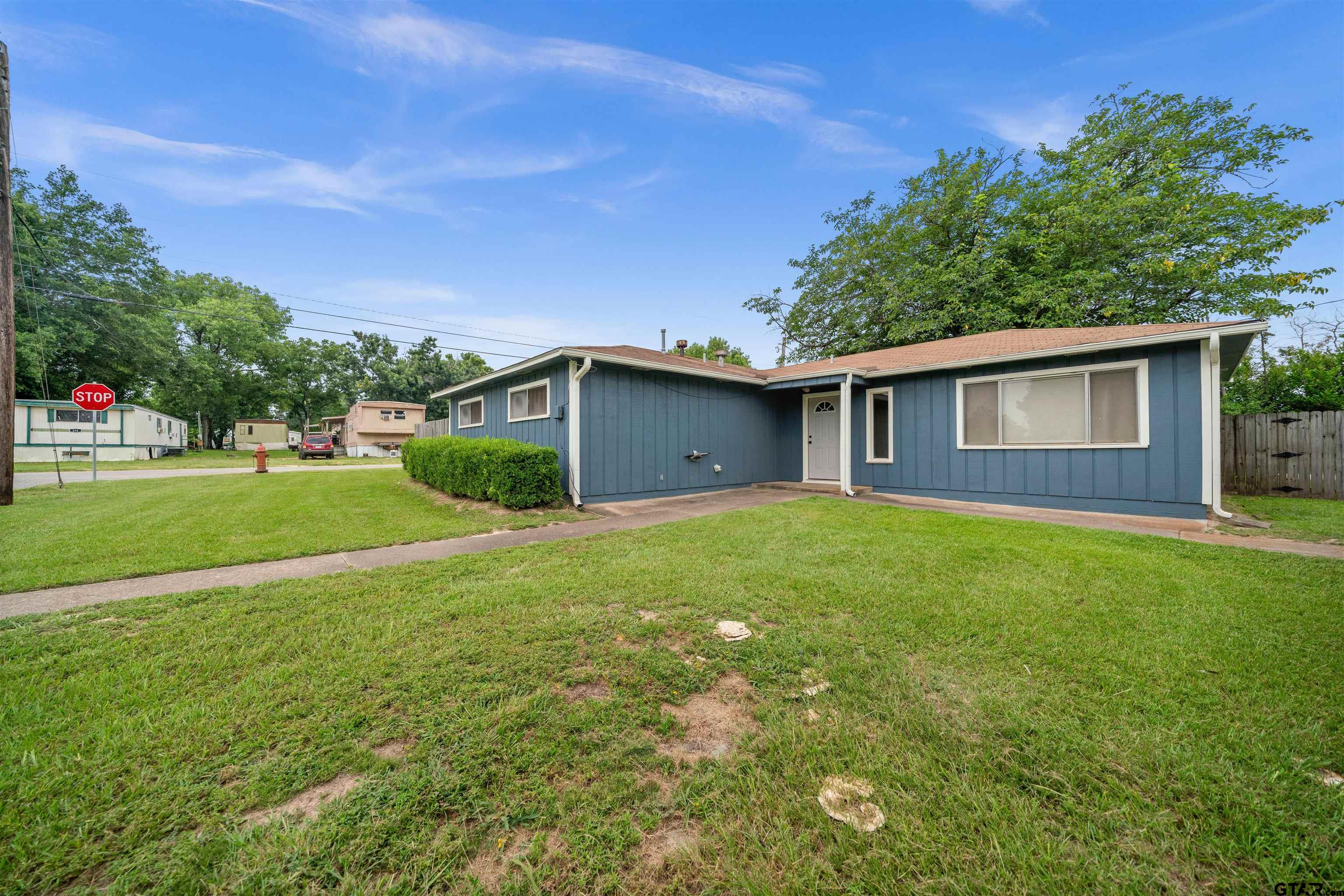 2001 Adair St
