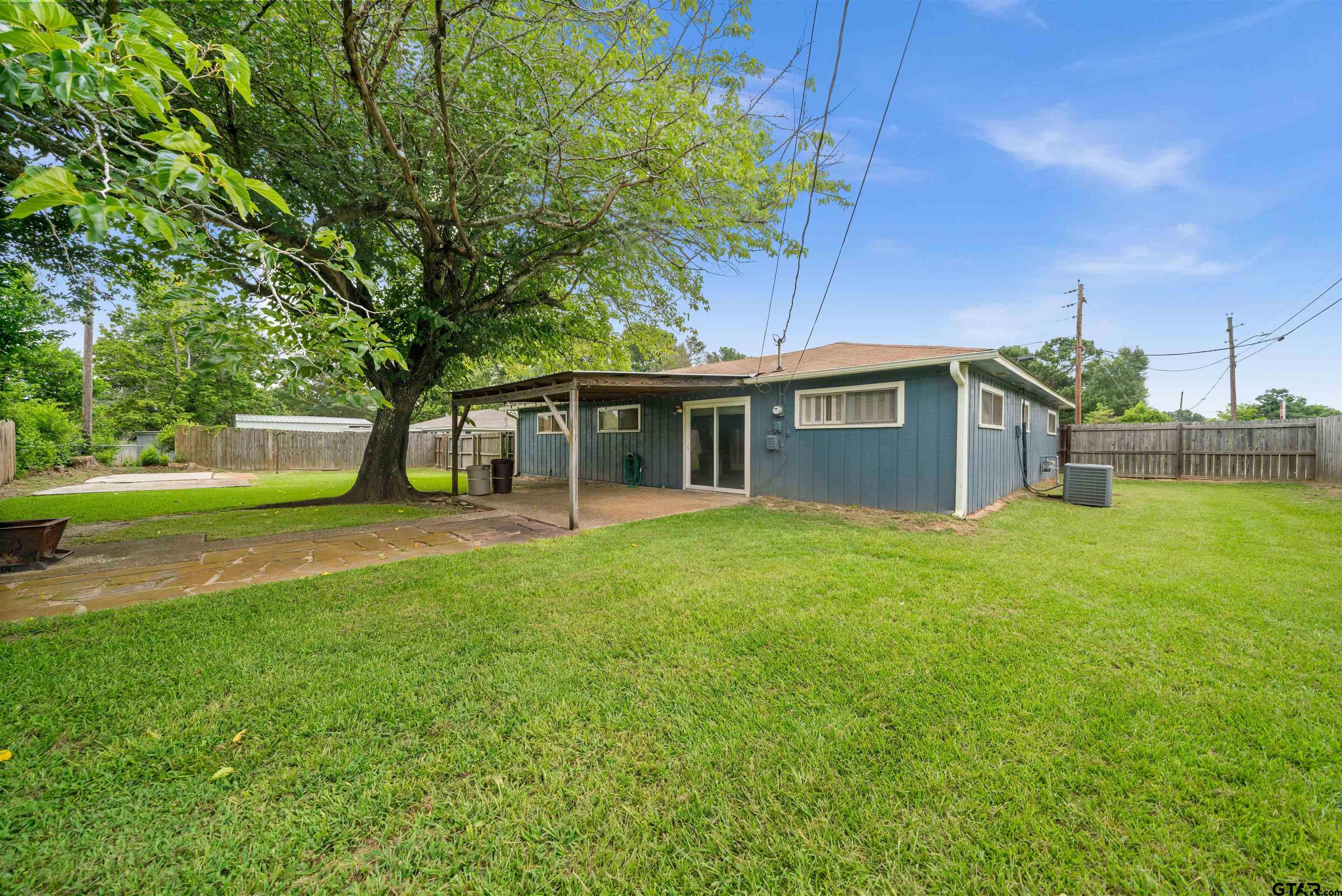 2001 Adair St