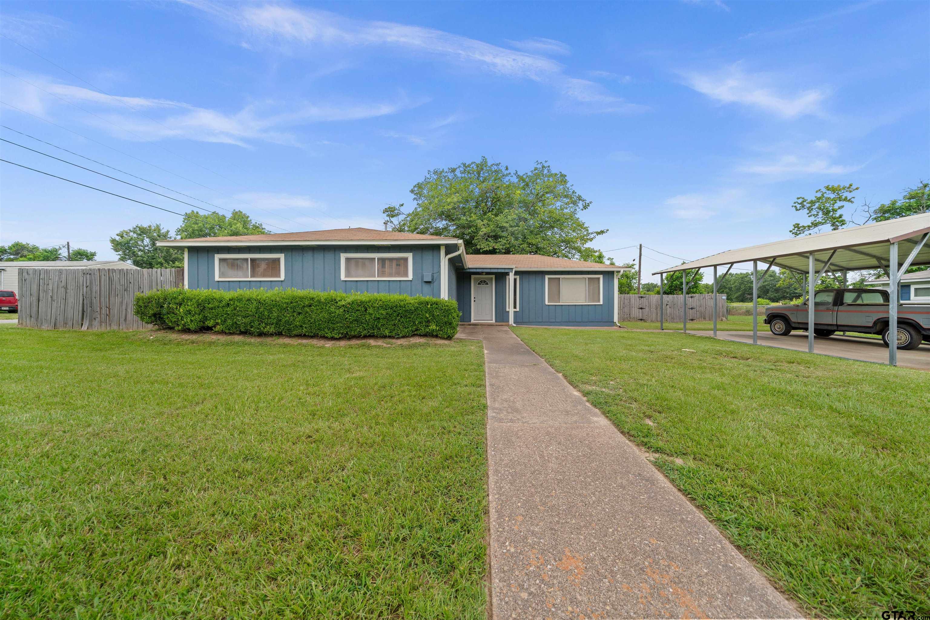 2001 Adair St