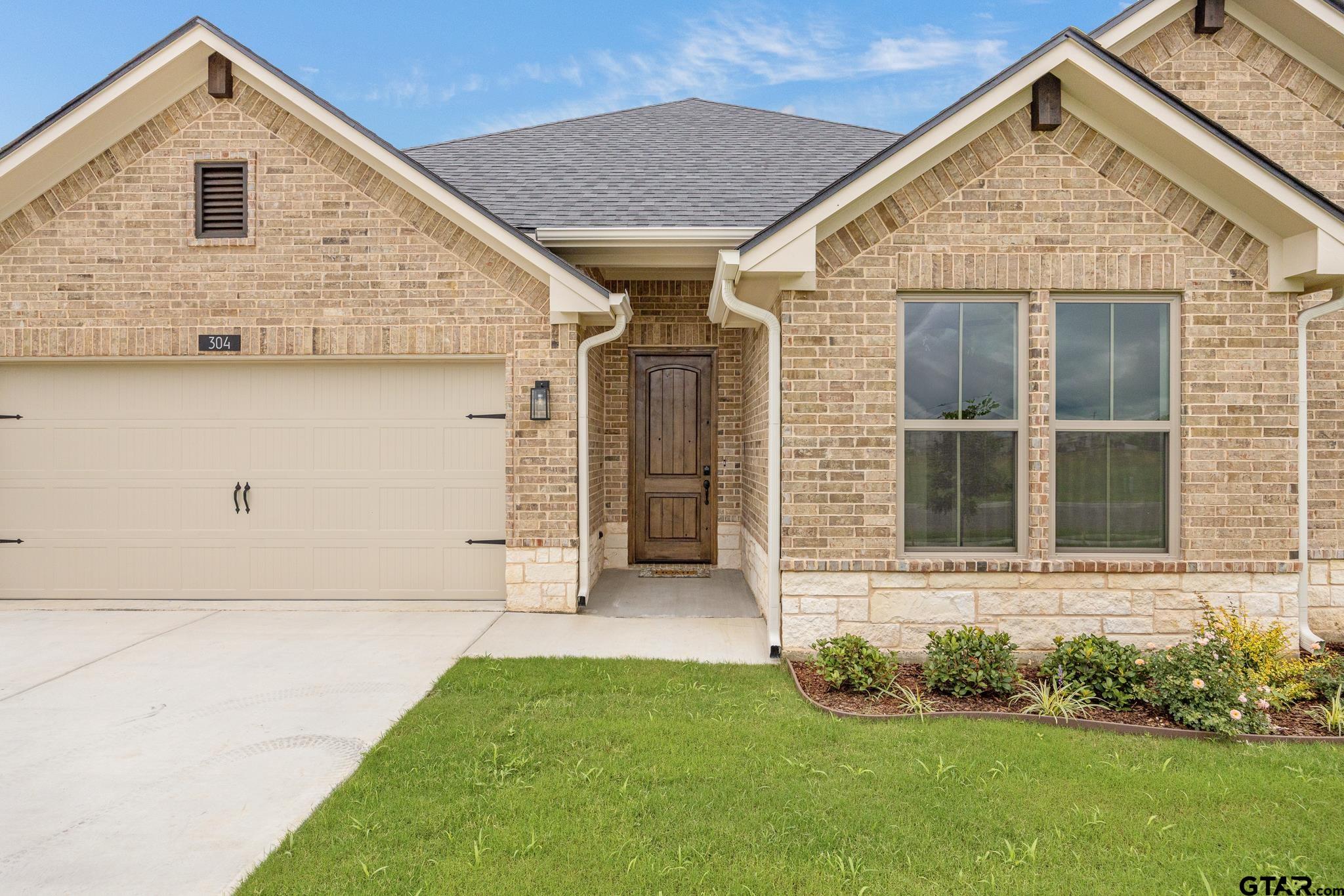 304 Driftwood Way
