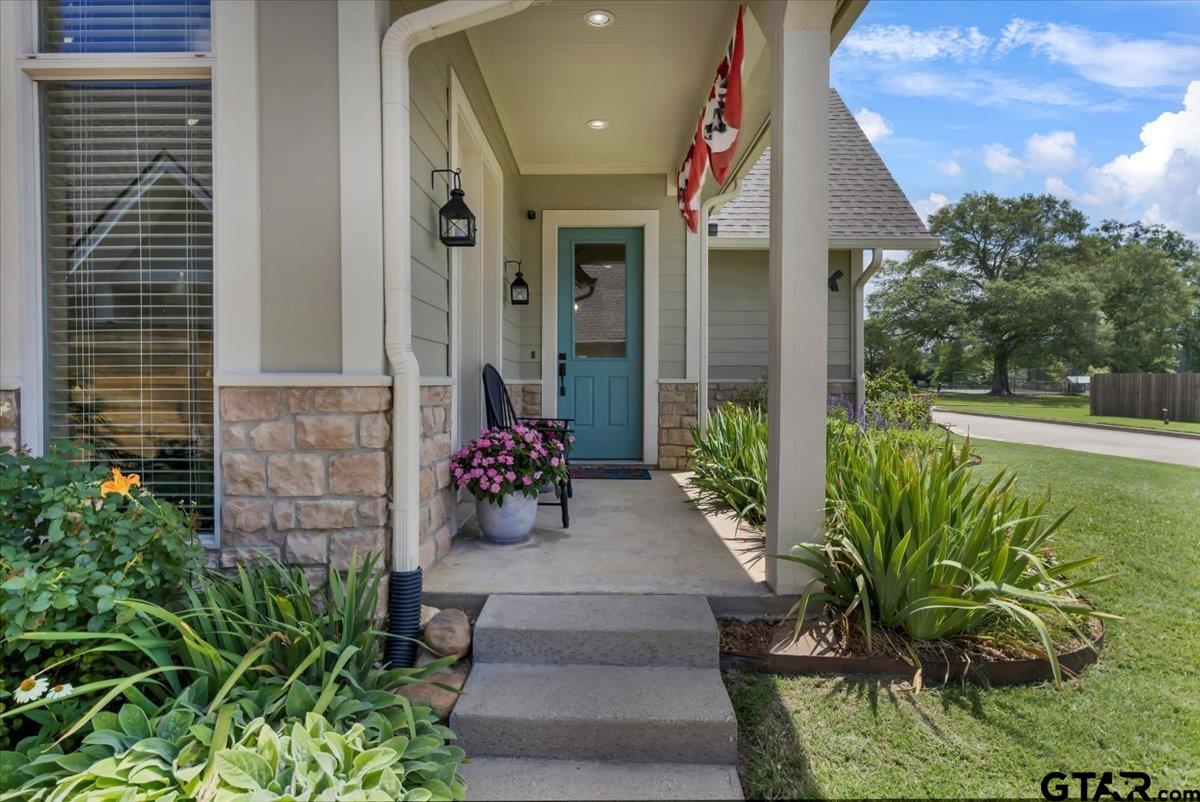 14621 Twin Pines Ln.