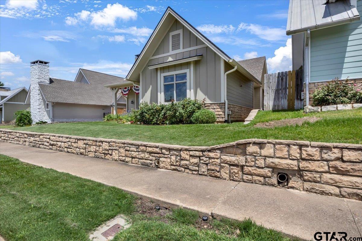 14621 Twin Pines Ln.