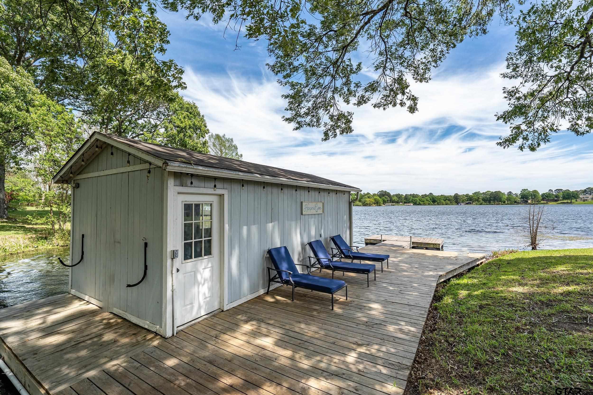 11821 West Lake Drive