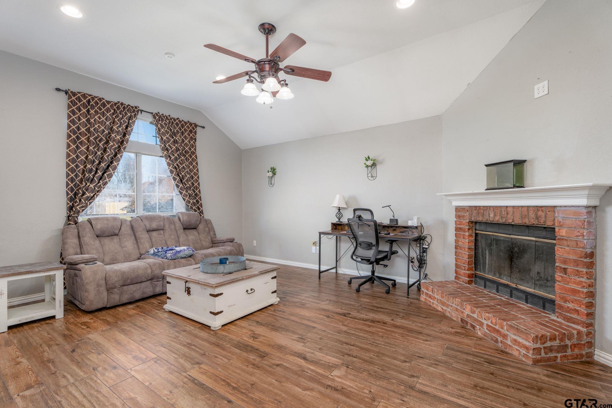 Bullard, Texas 75757, United States, 3 Bedrooms Bedrooms, ,2 BathroomsBathrooms,Residential,Pending,67353