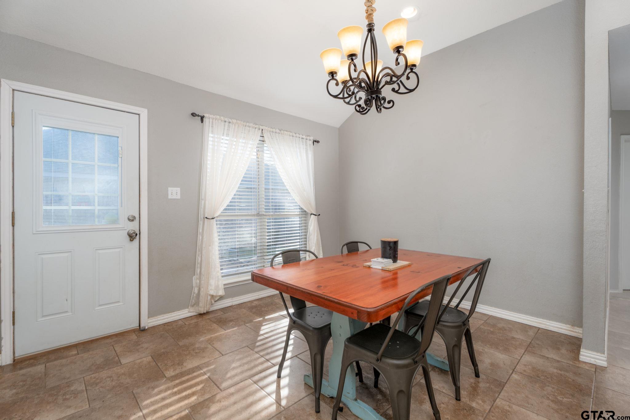 Bullard, Texas 75757, United States, 3 Bedrooms Bedrooms, ,2 BathroomsBathrooms,Residential,Pending,67353