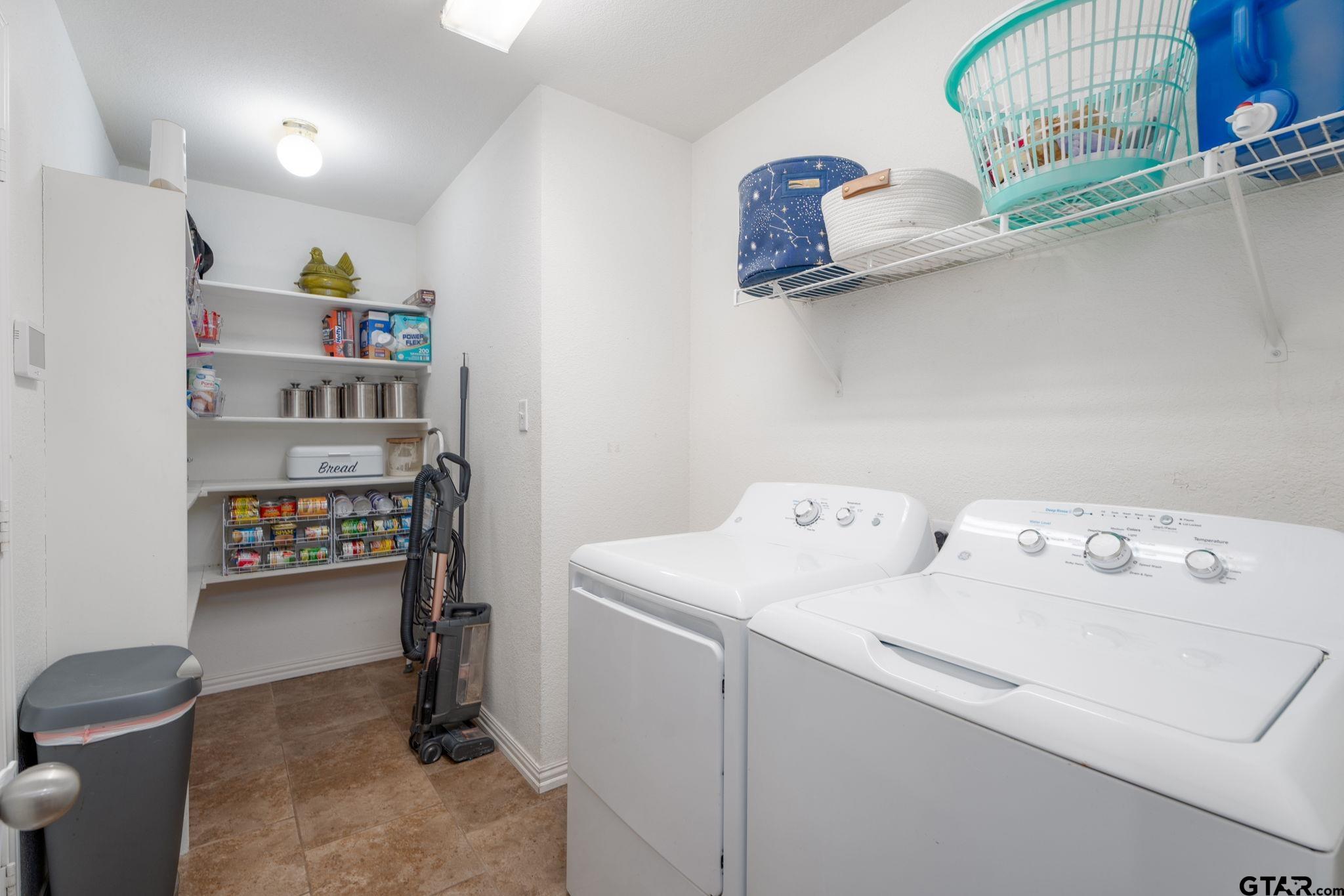 Bullard, Texas 75757, United States, 3 Bedrooms Bedrooms, ,2 BathroomsBathrooms,Residential,Pending,67353