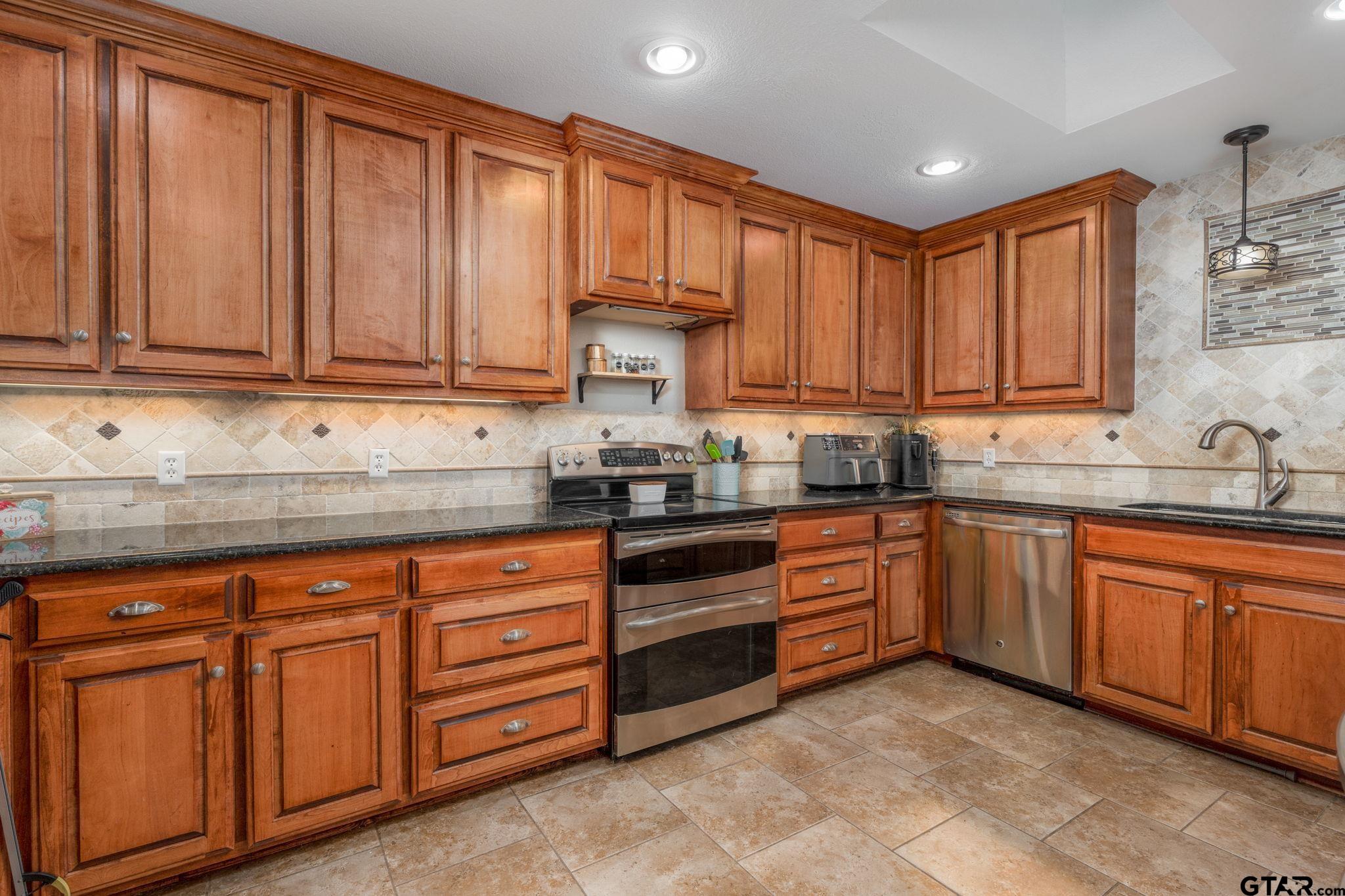 Bullard, Texas 75757, United States, 3 Bedrooms Bedrooms, ,2 BathroomsBathrooms,Residential,Pending,67353