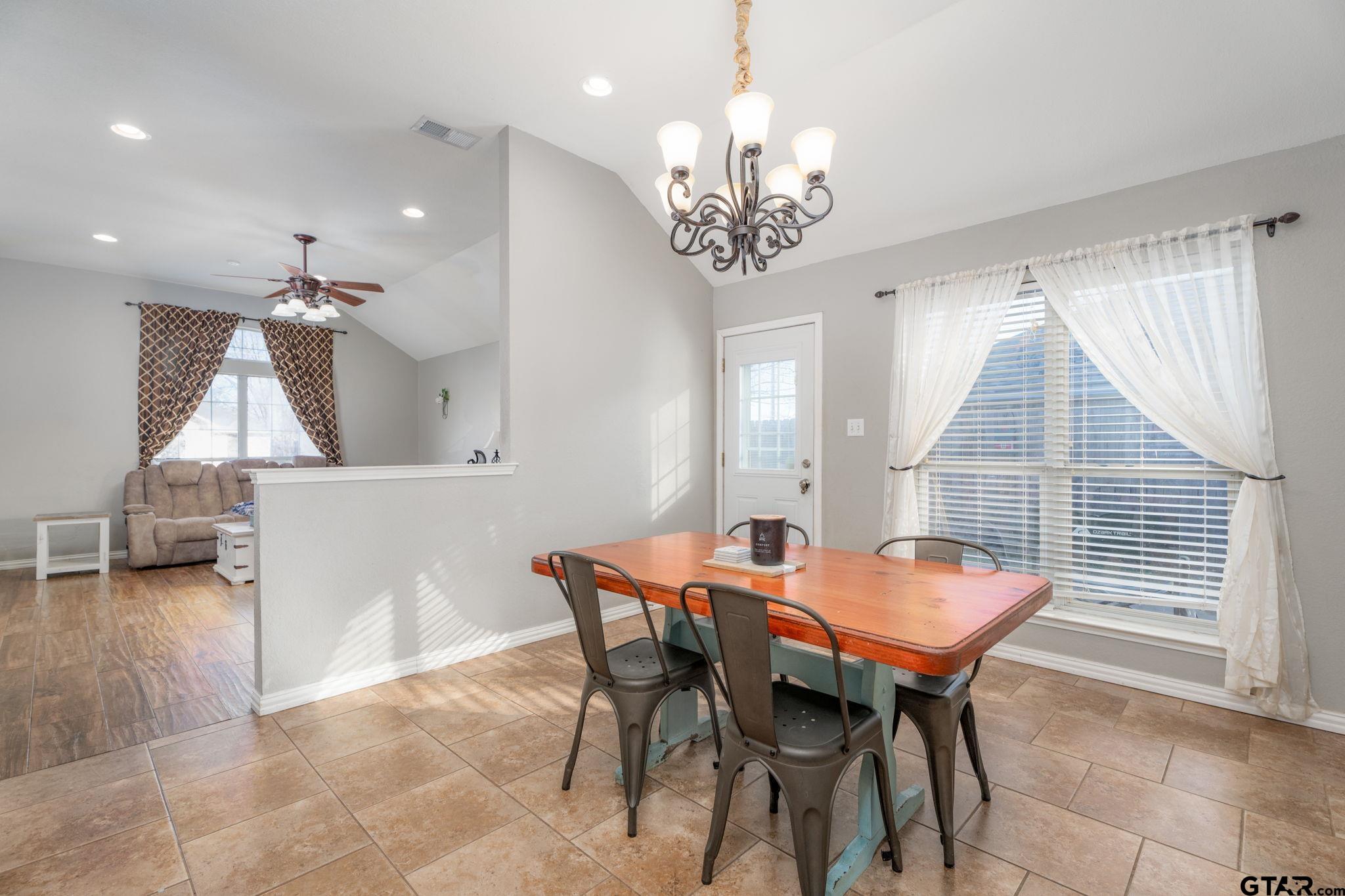 Bullard, Texas 75757, United States, 3 Bedrooms Bedrooms, ,2 BathroomsBathrooms,Residential,Pending,67353