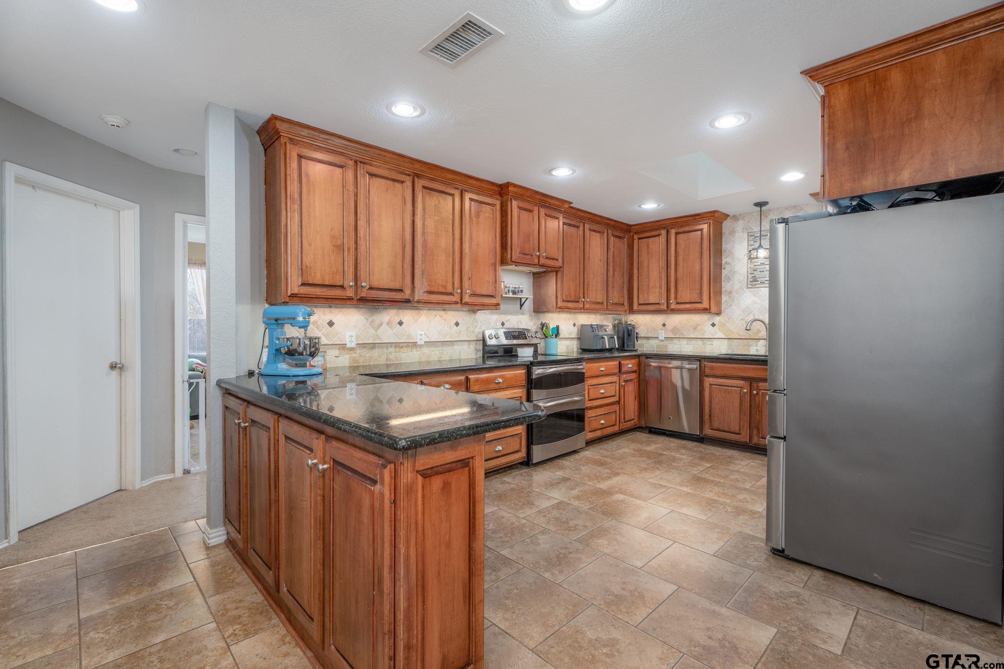 Bullard, Texas 75757, United States, 3 Bedrooms Bedrooms, ,2 BathroomsBathrooms,Residential,Pending,67353