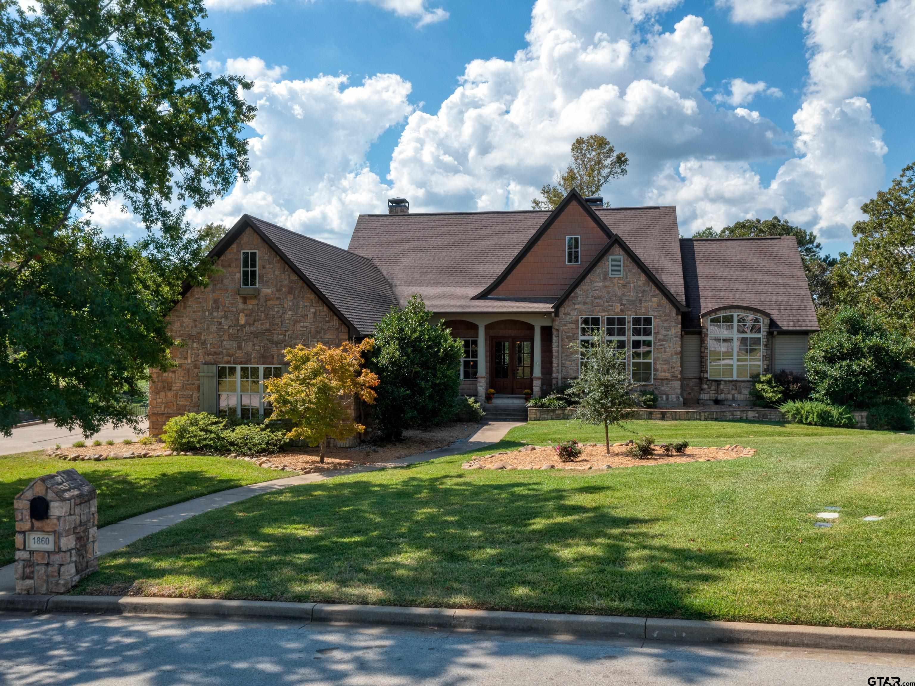 1860 Holcomb Circle