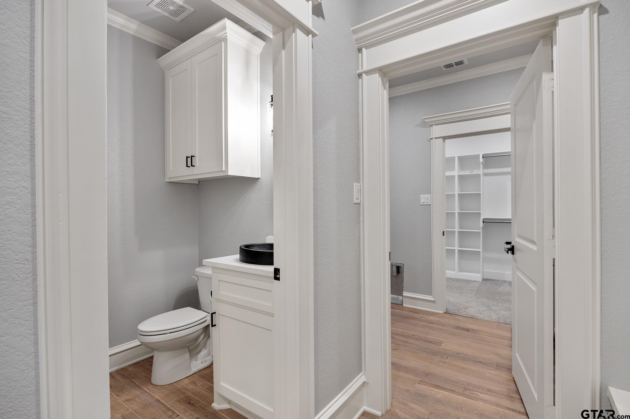 Tyler, Texas 75706, United States, 4 Bedrooms Bedrooms, ,3 BathroomsBathrooms,Residential,Active,254117