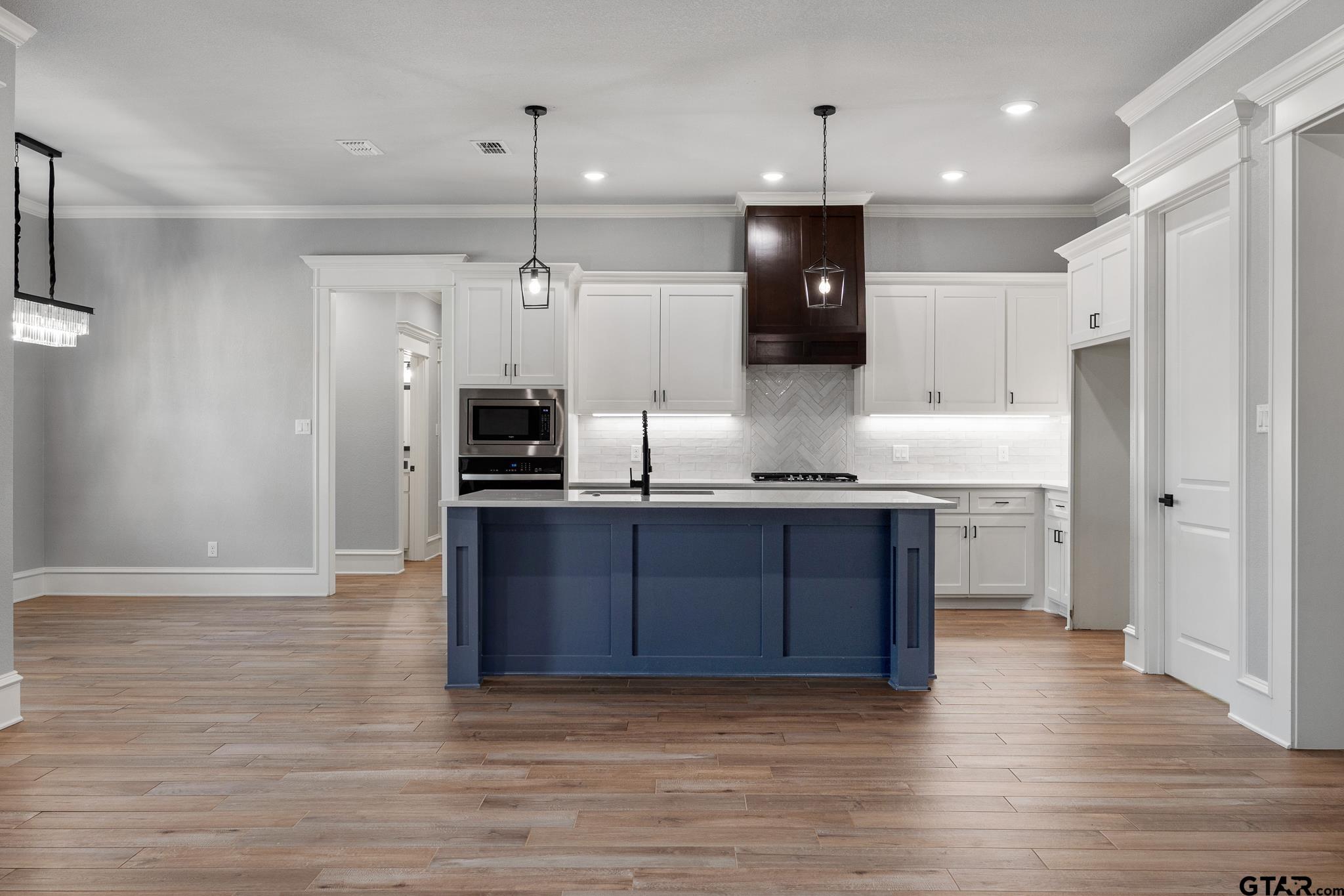 Tyler, Texas 75706, United States, 4 Bedrooms Bedrooms, ,3 BathroomsBathrooms,Residential,Active,254117