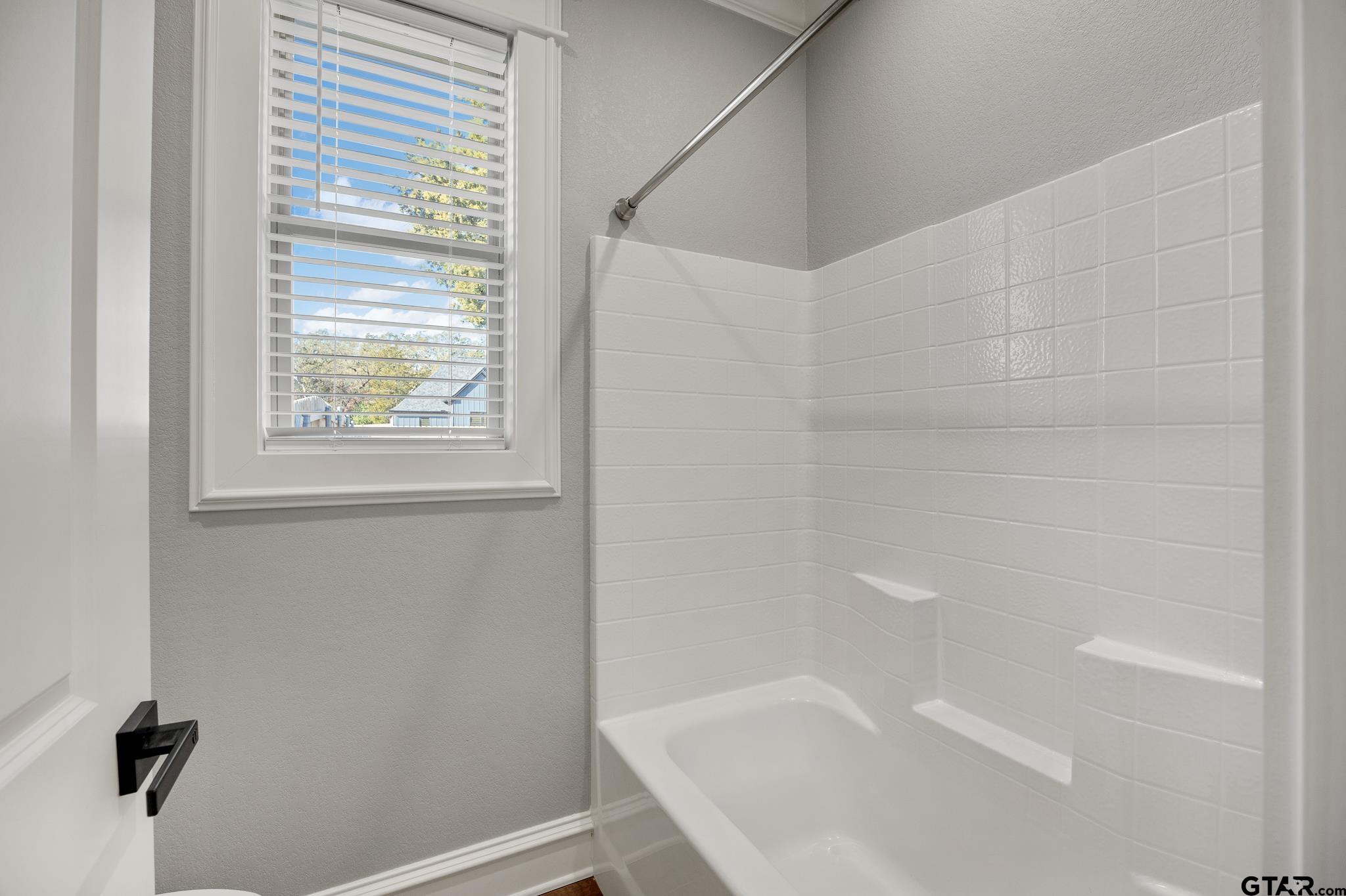 Tyler, Texas 75706, United States, 4 Bedrooms Bedrooms, ,3 BathroomsBathrooms,Residential,Active,254117