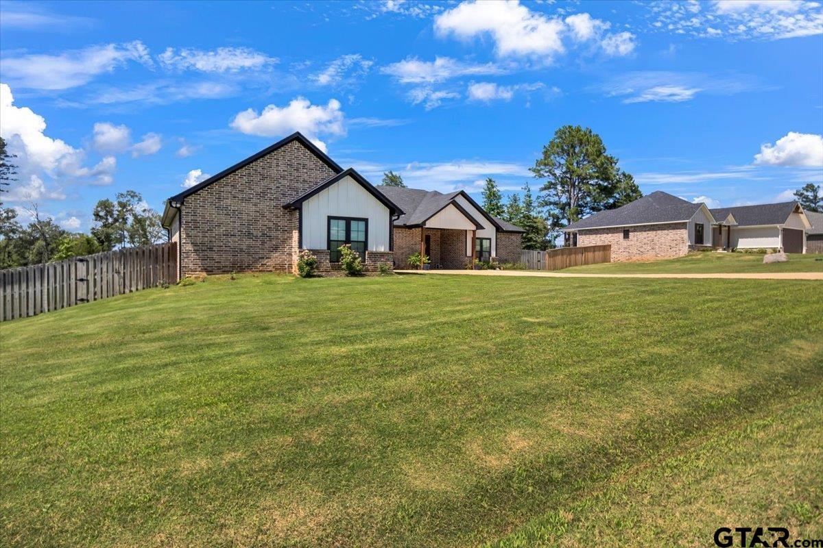 18329 Timber Oaks Dr