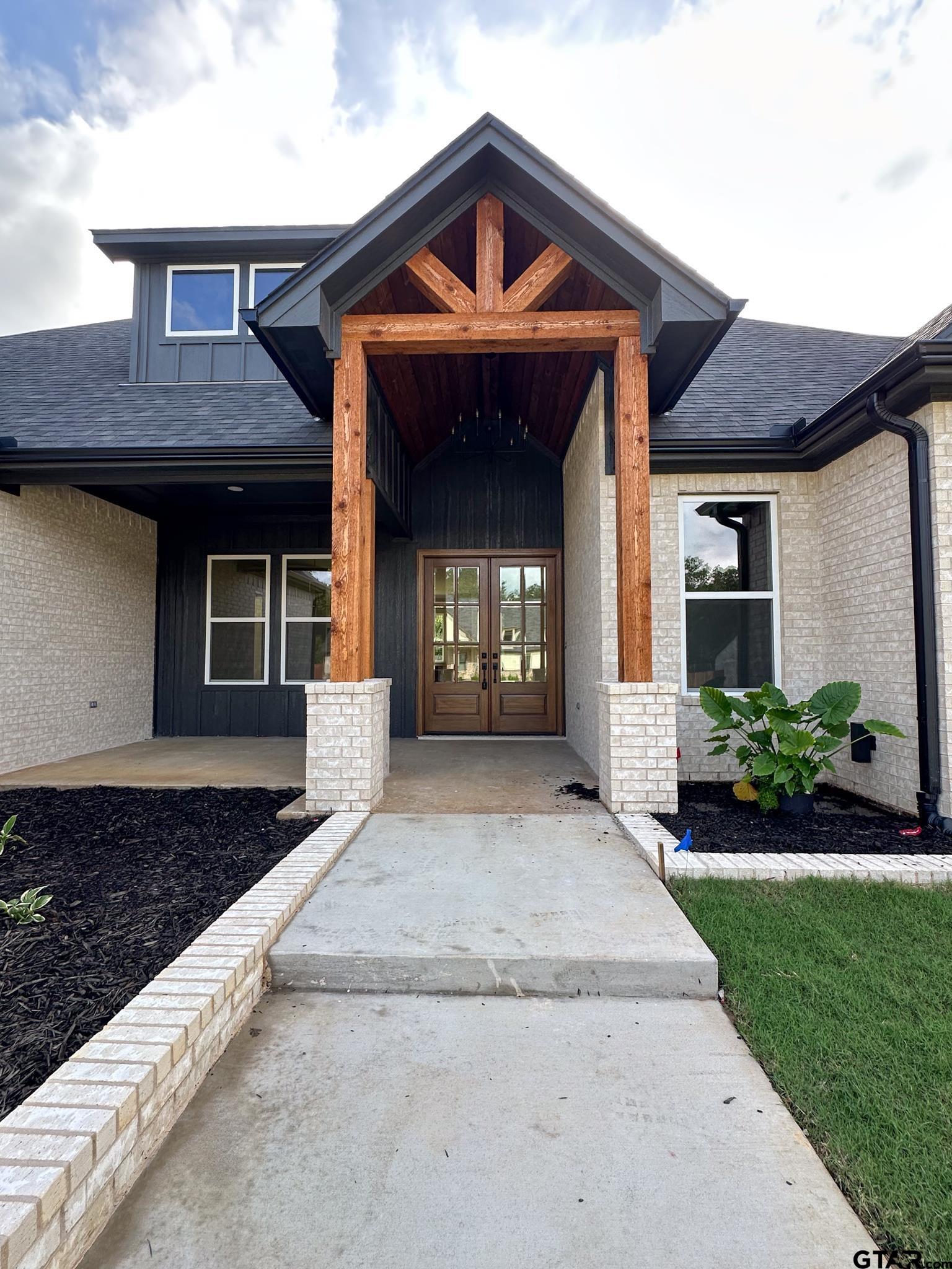 14438 Woodland Creek