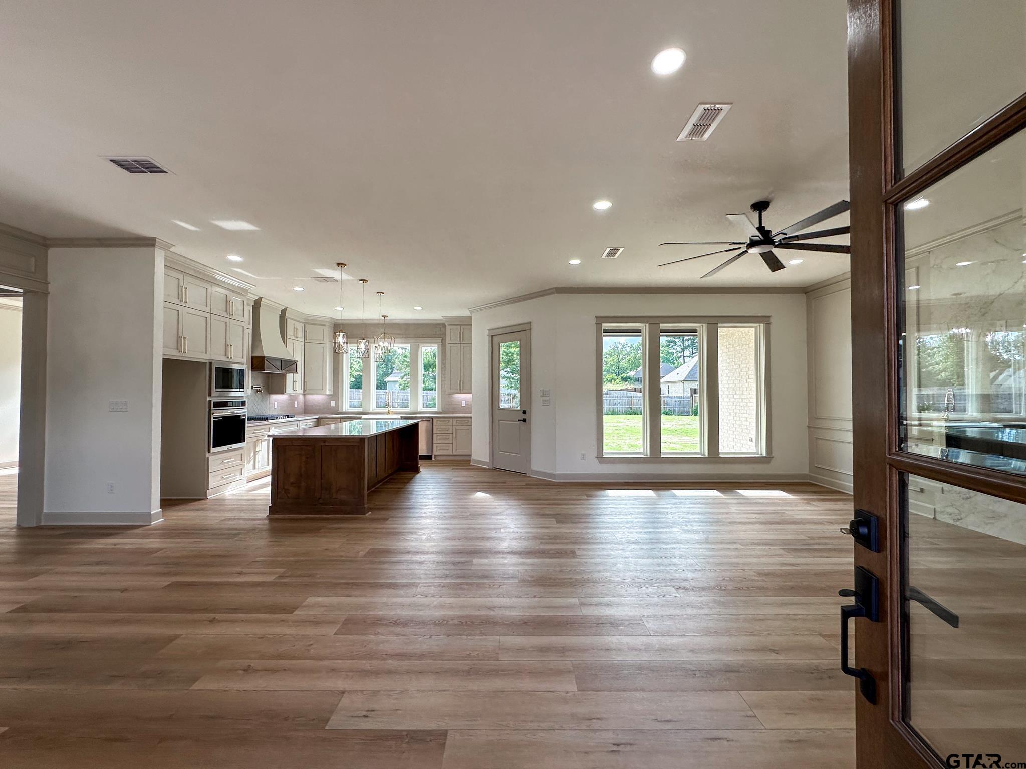 14438 Woodland Creek