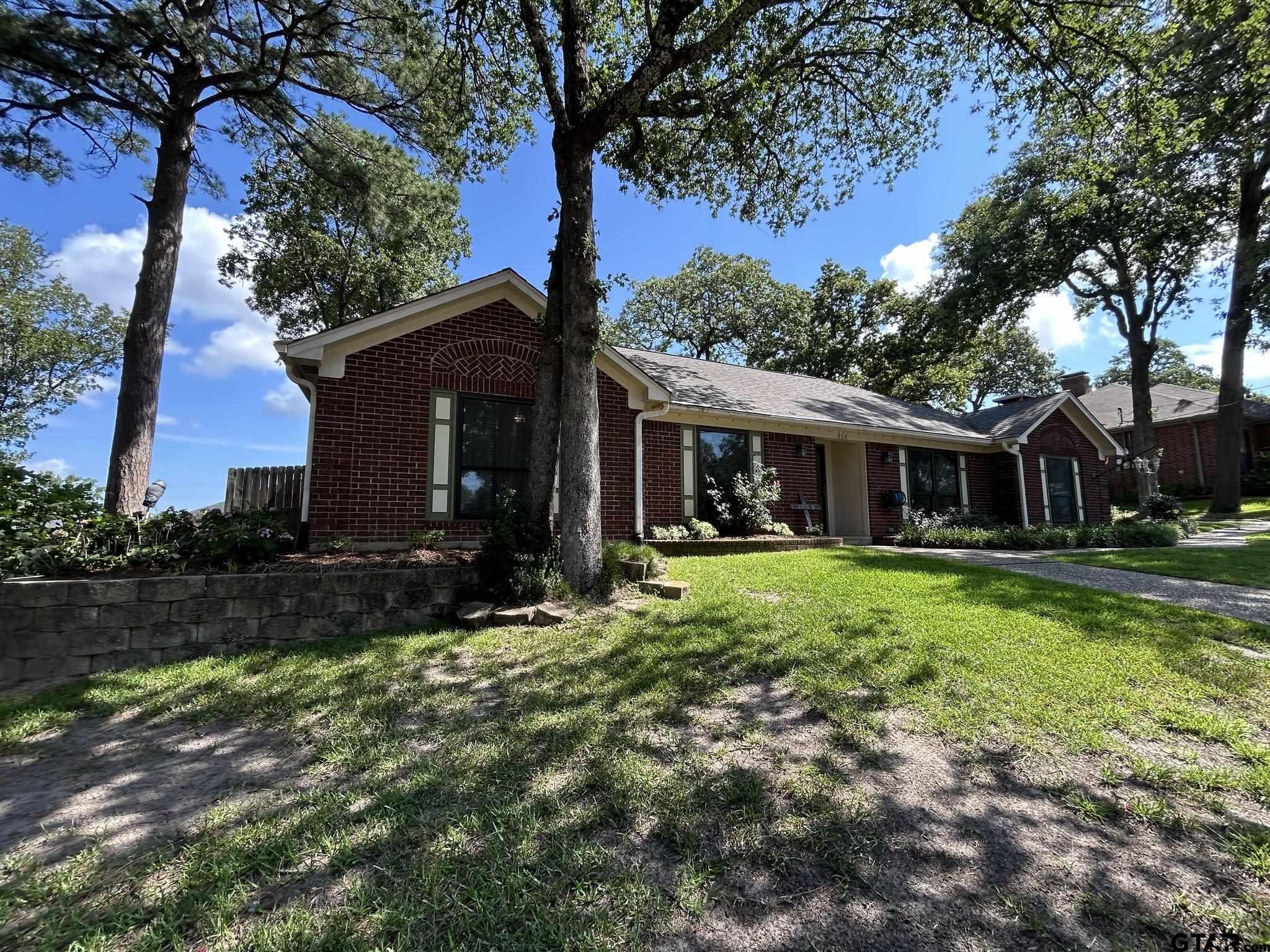 808 Elaine Dr