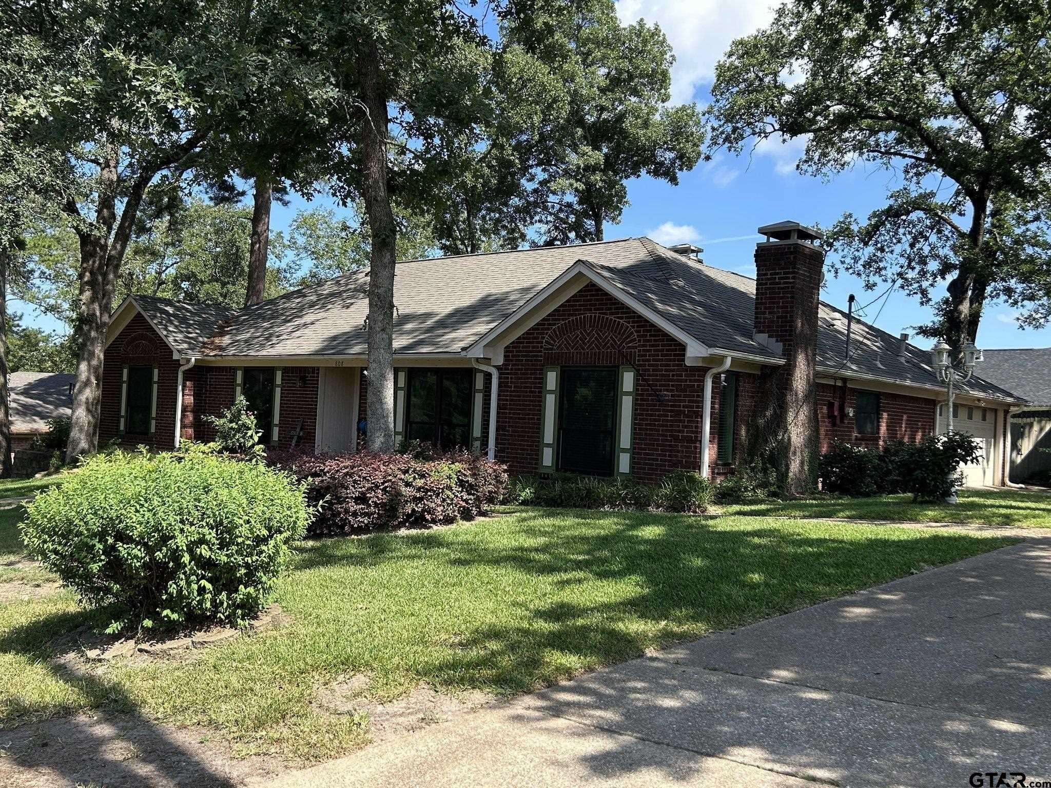 808 Elaine Dr