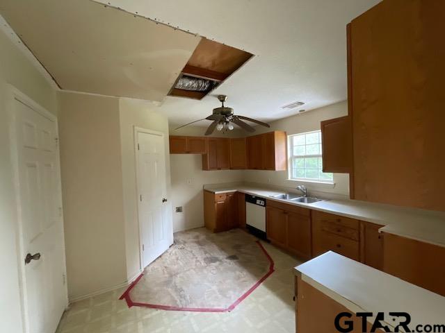 Mineola, Texas 75773, United States, 4 Bedrooms Bedrooms, ,3 BathroomsBathrooms,Residential,Pending,53419