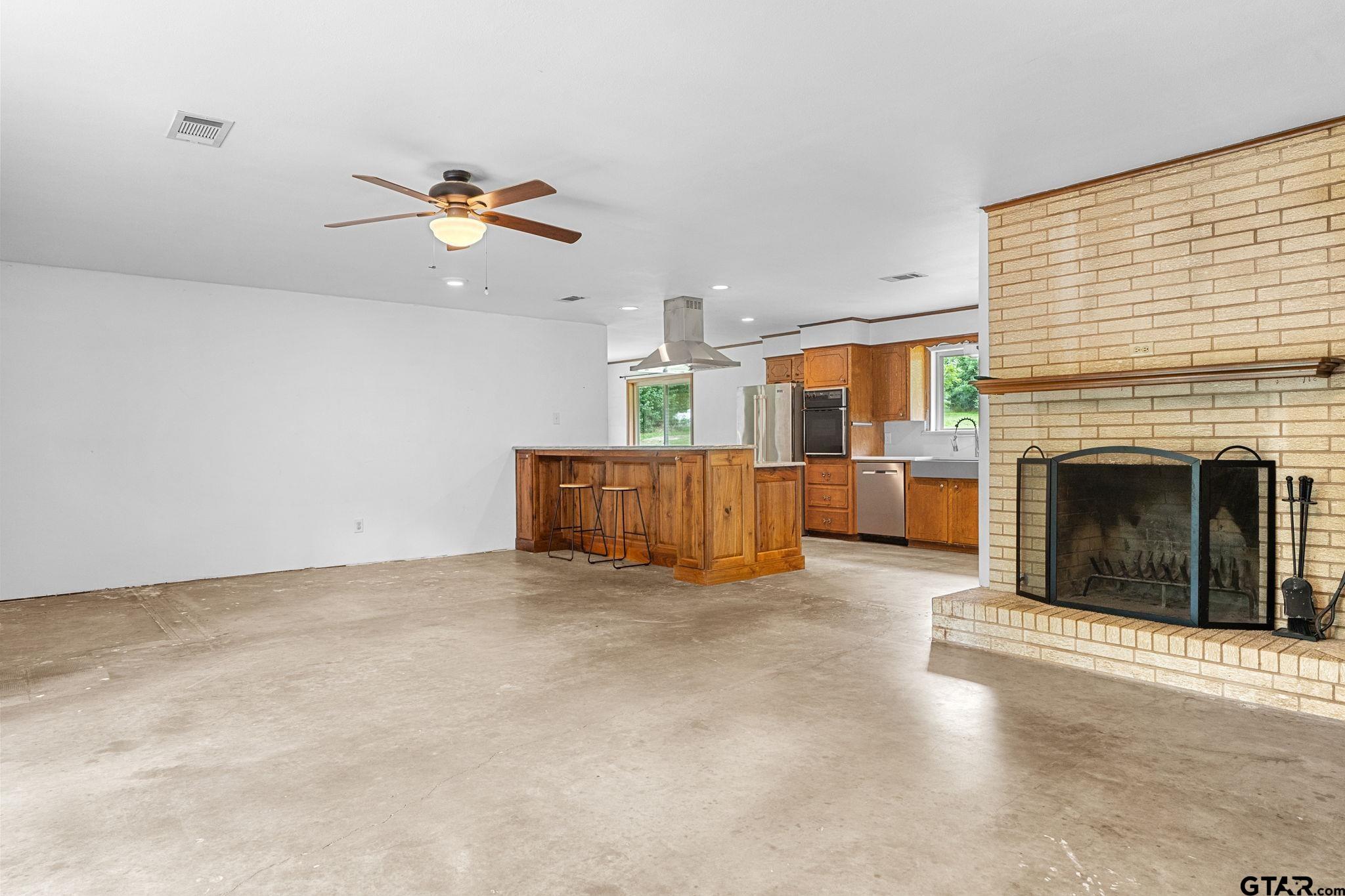 10401 County Road 1141 (Negem Rd)