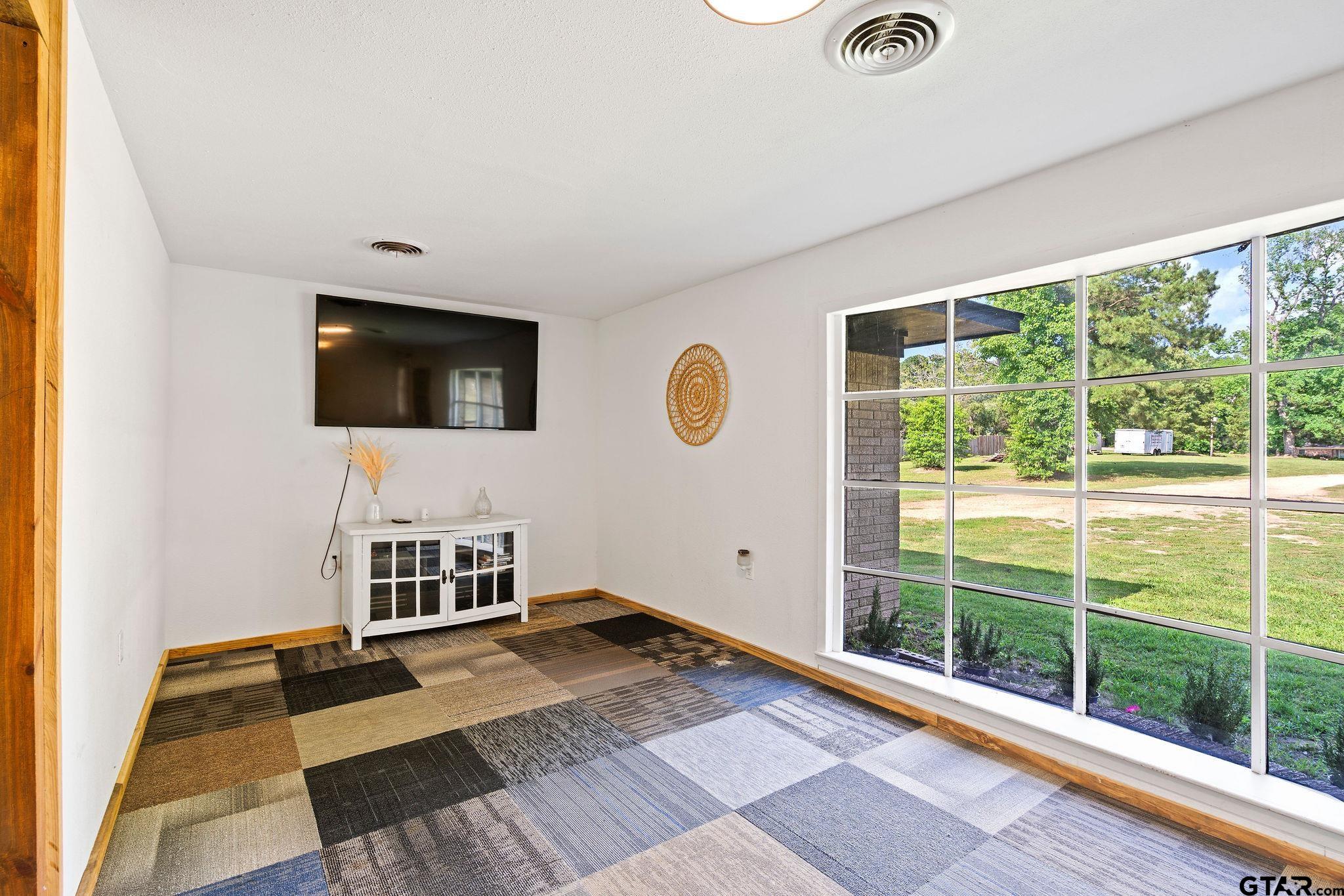 2585 N FM 250