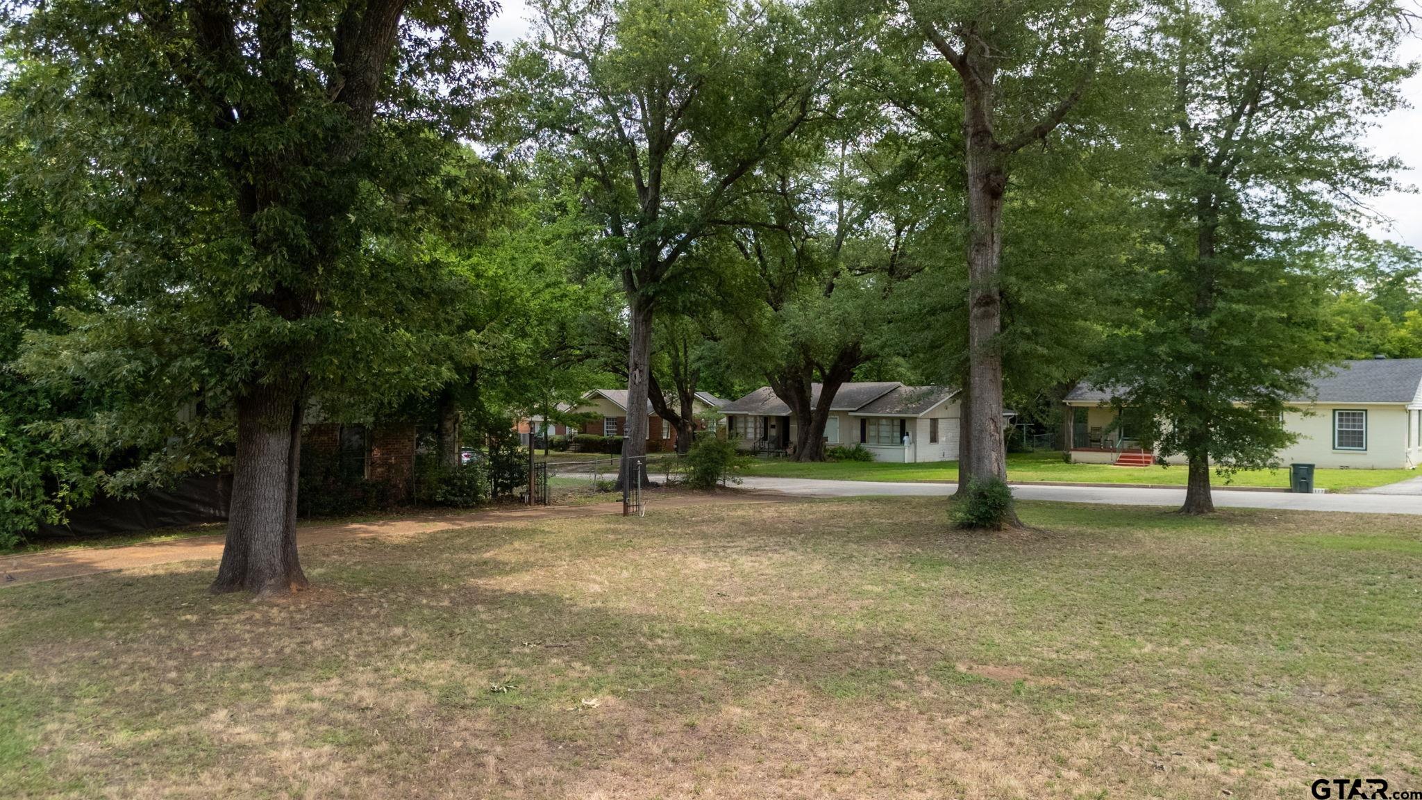 2115 S Sneed