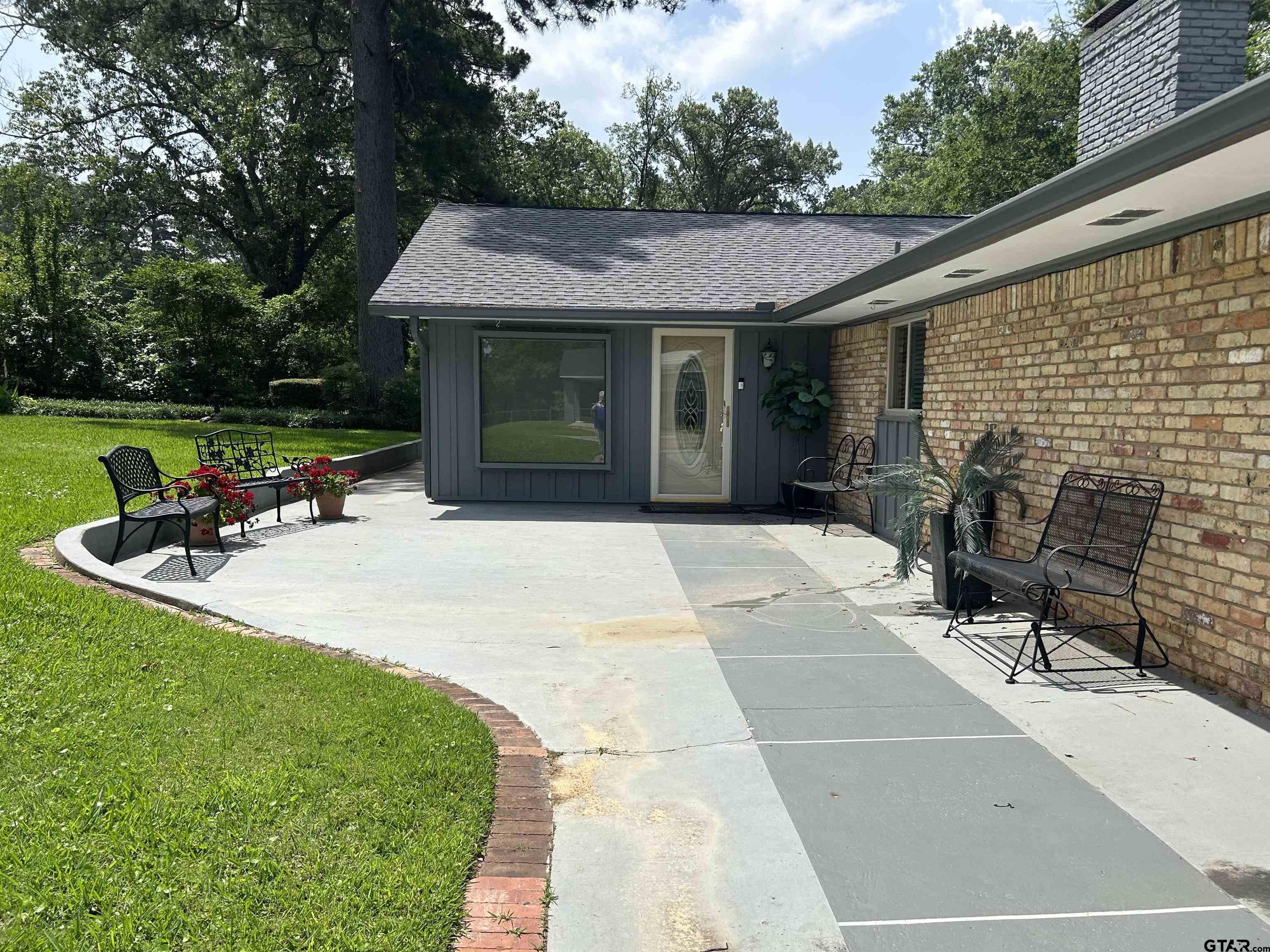 7892 LAKESHORE DR.