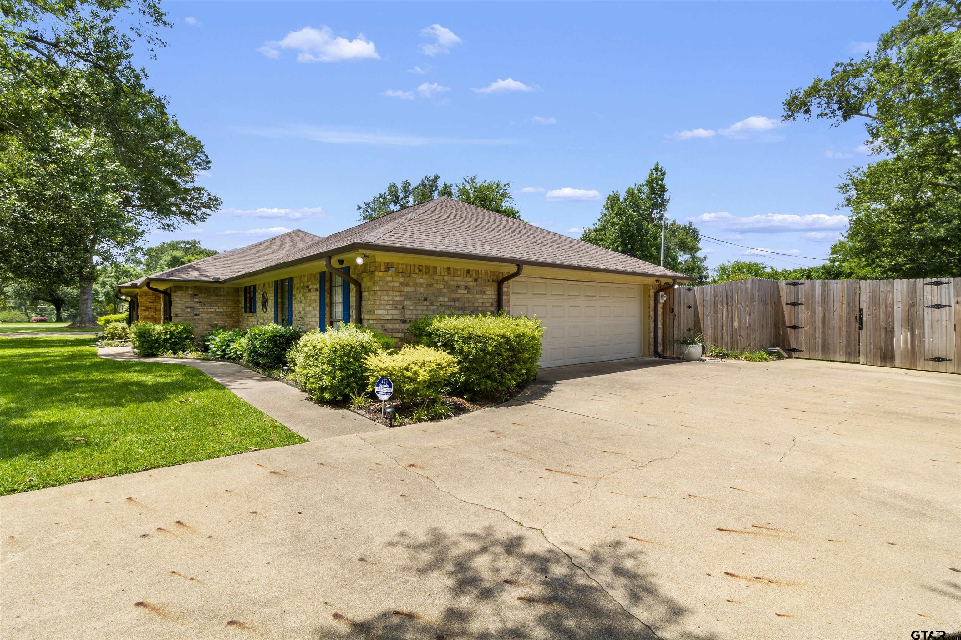 2209 Monica Ln